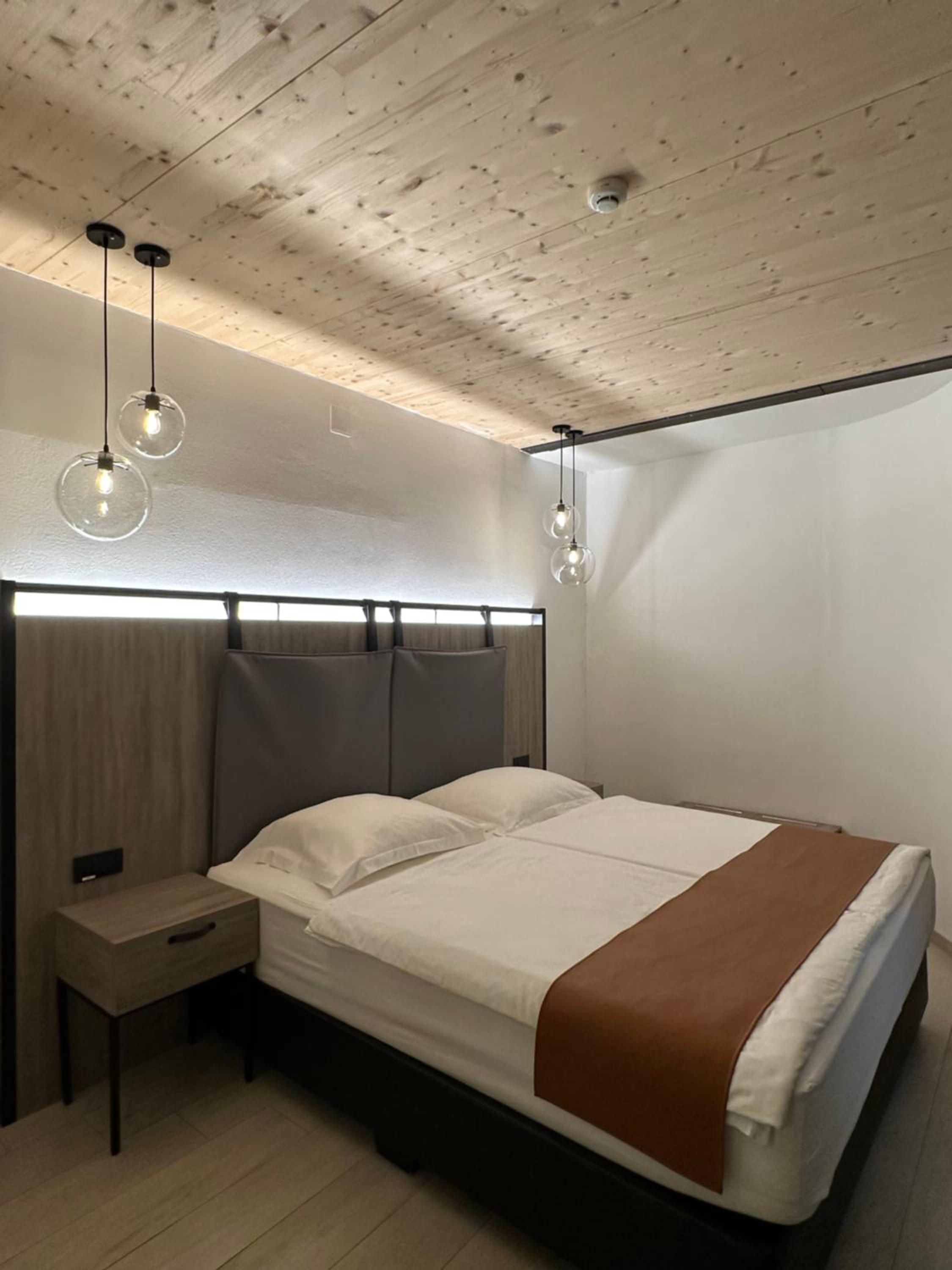 Superior King Room - Photo 7