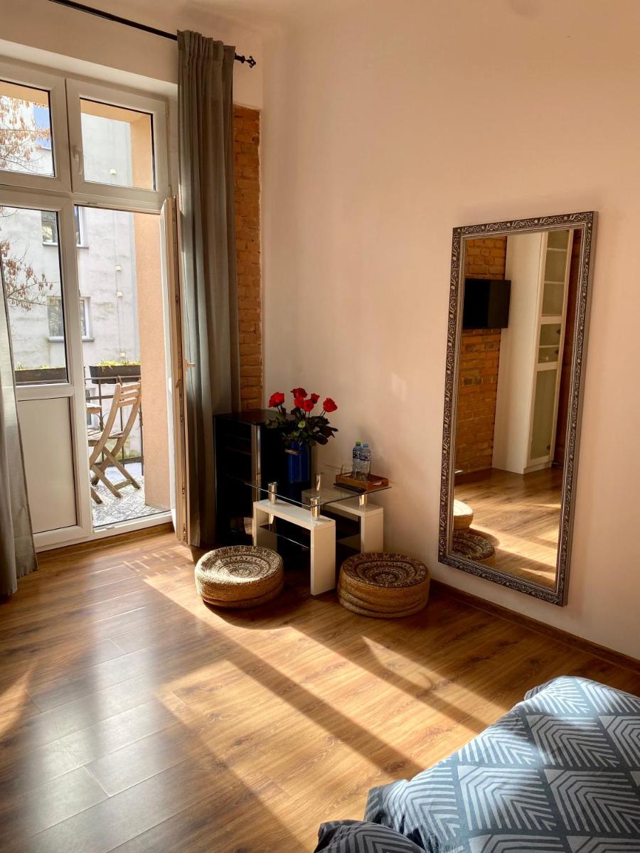 Double Room with Balcony - Photo 9