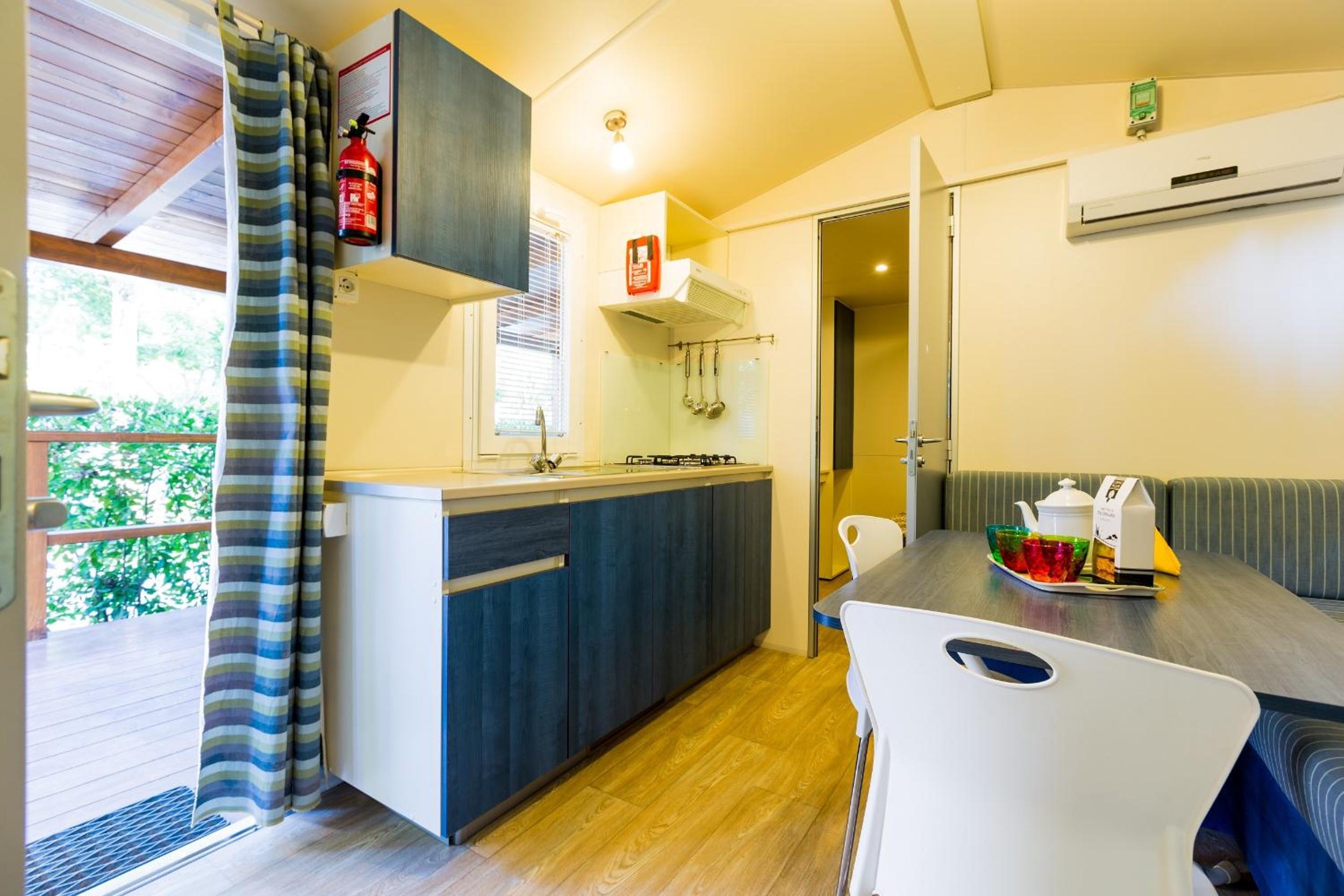 Mobile Home - Photo 14