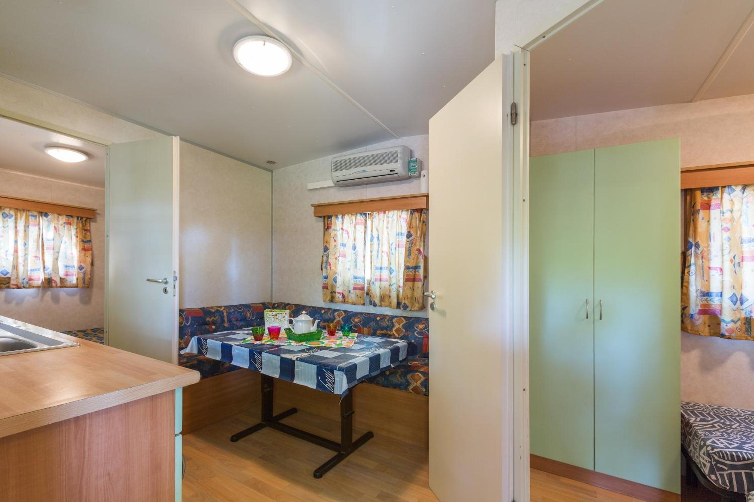 Mobile Home - Photo 5