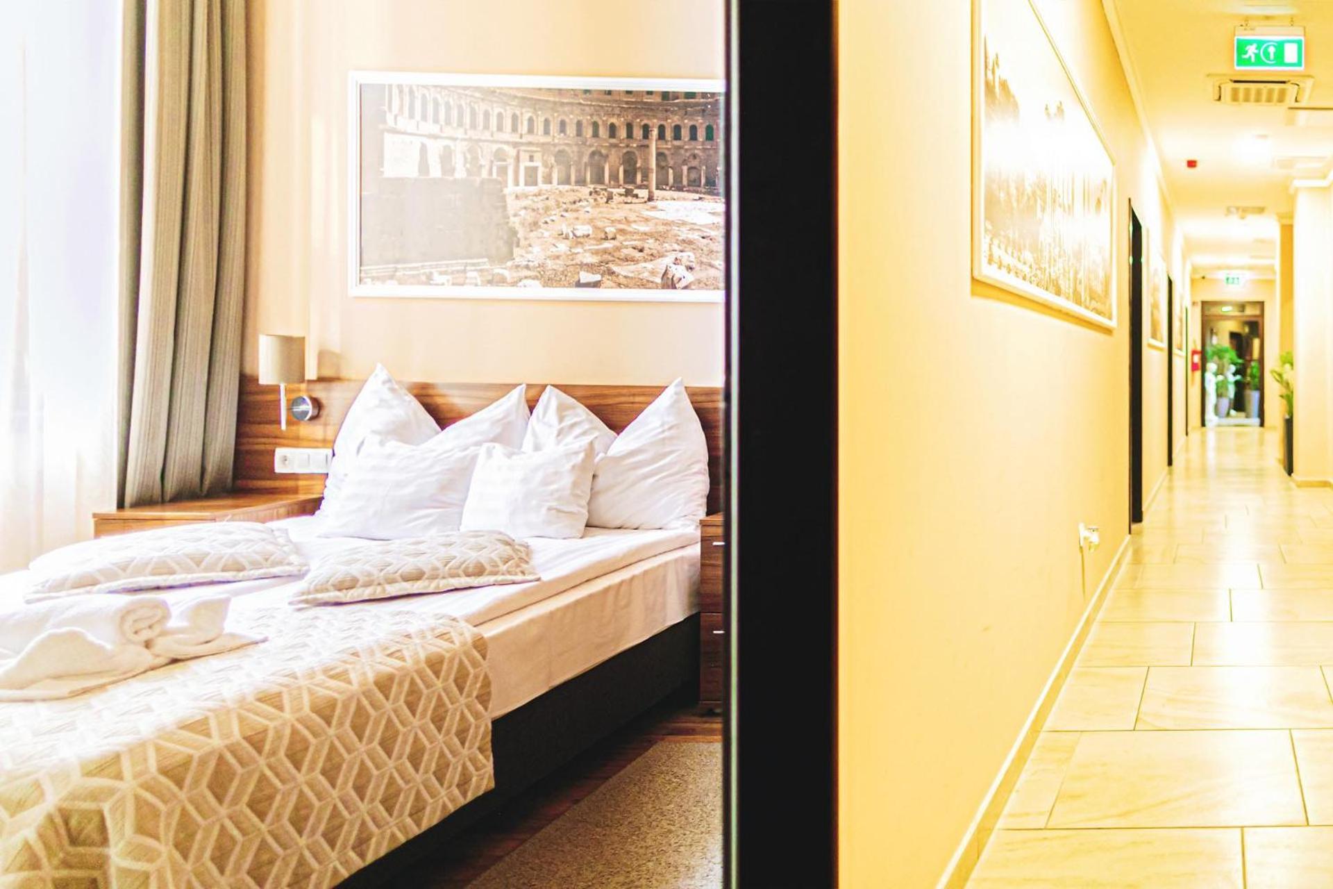 Double or Twin Room - Photo 3