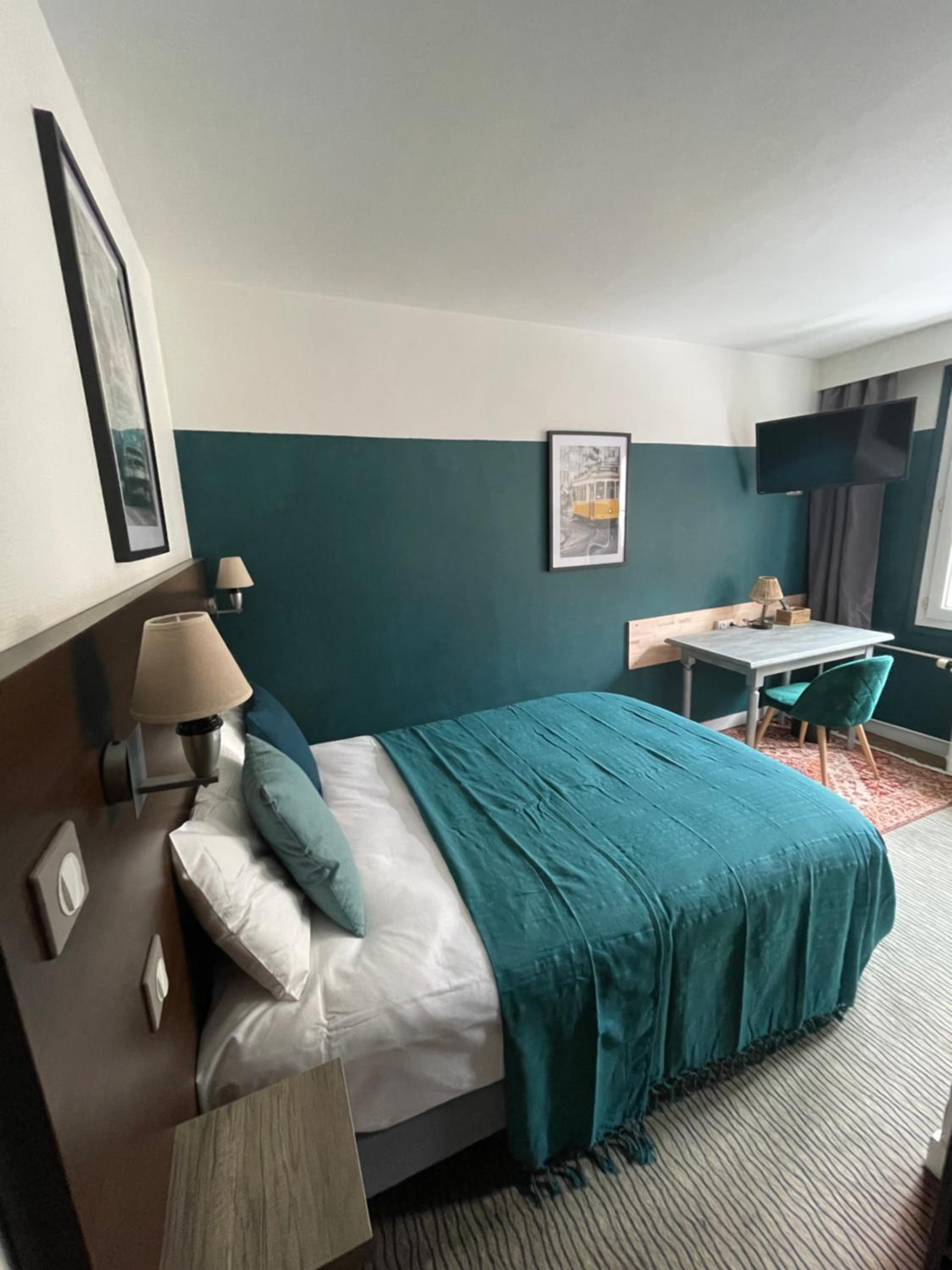 Standard Double Room - Photo 10