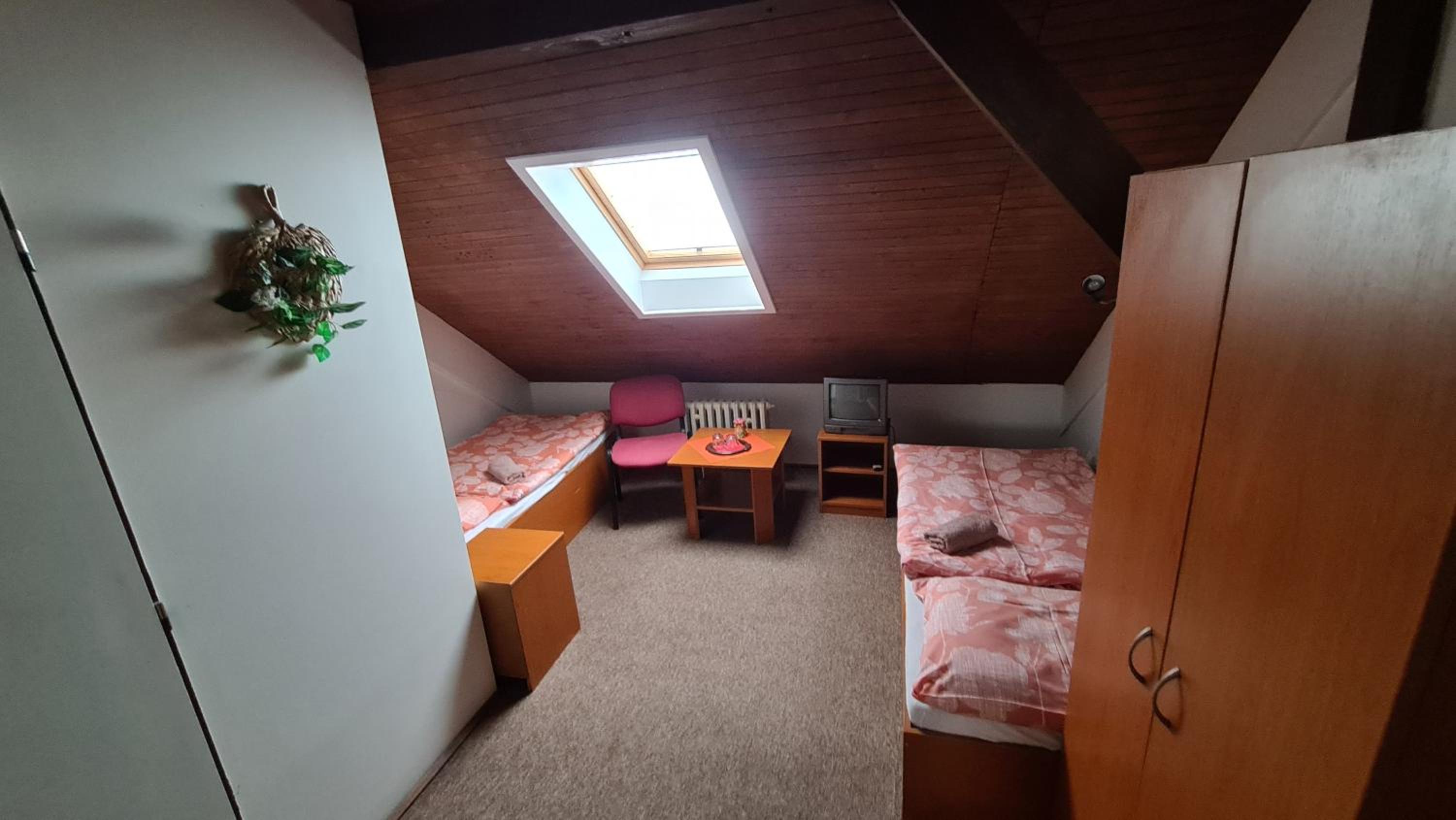 Economy Twin Room photo 1