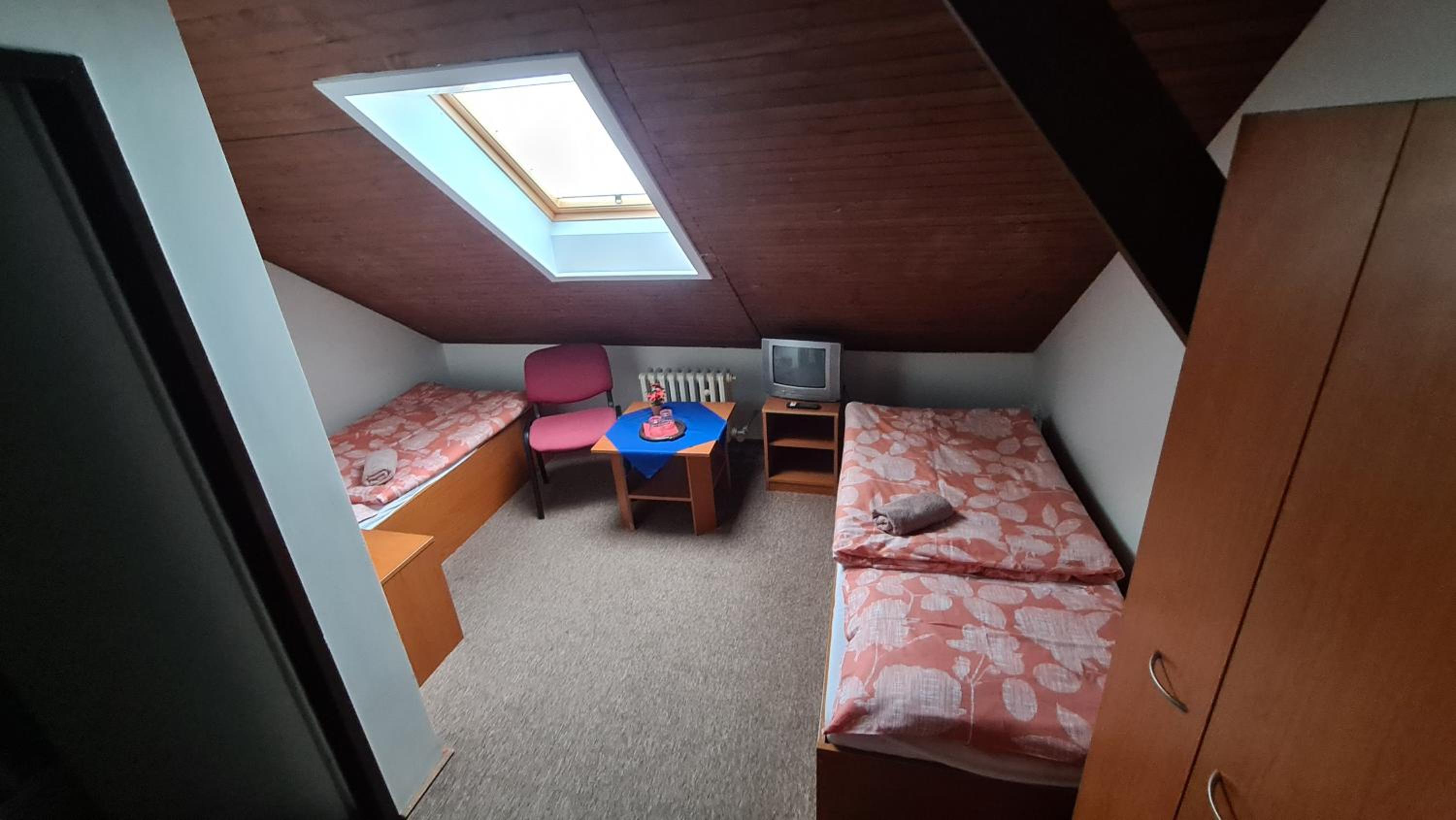 Economy Twin Room photo 2