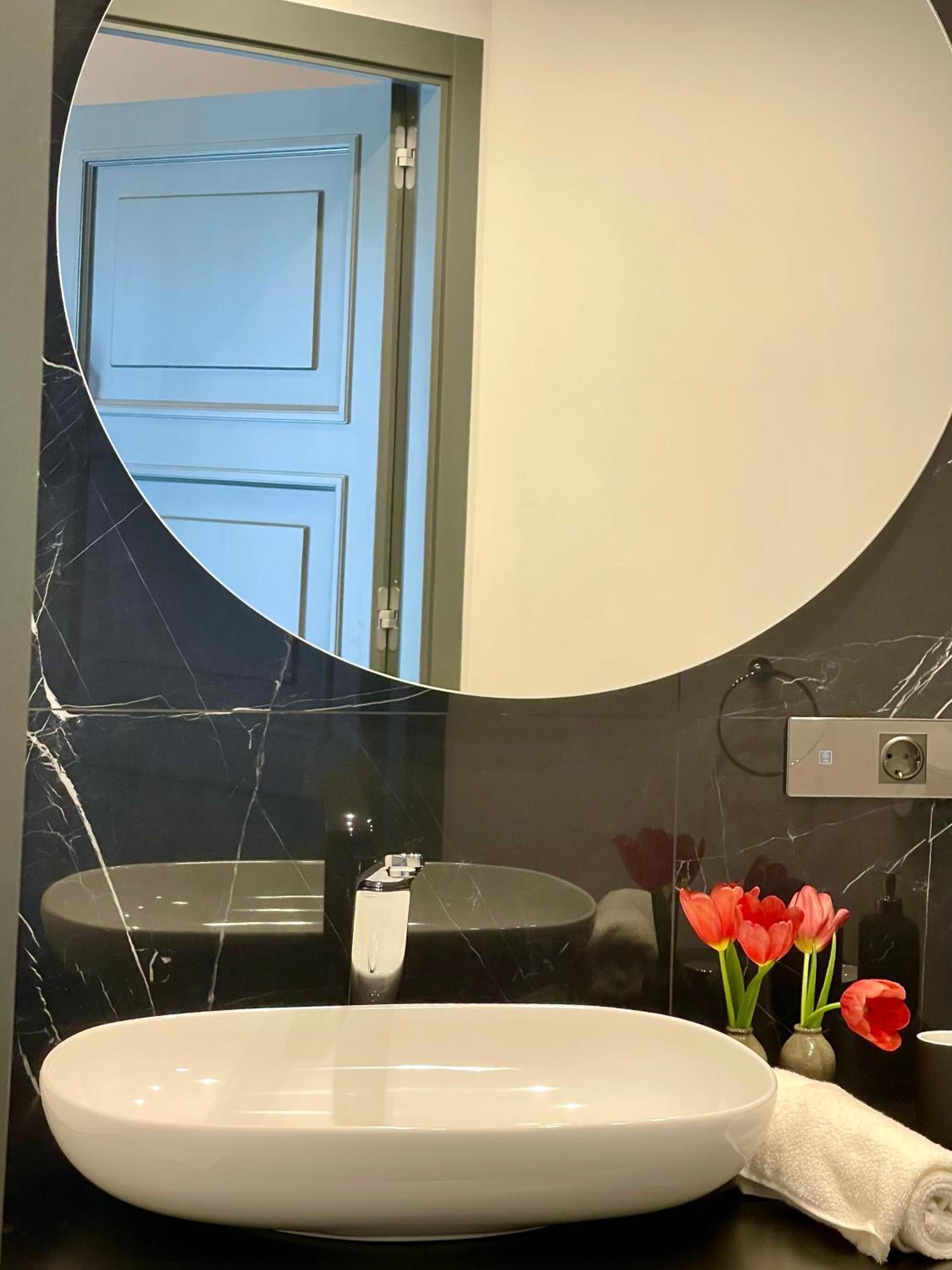 Deluxe Suite - Photo 6