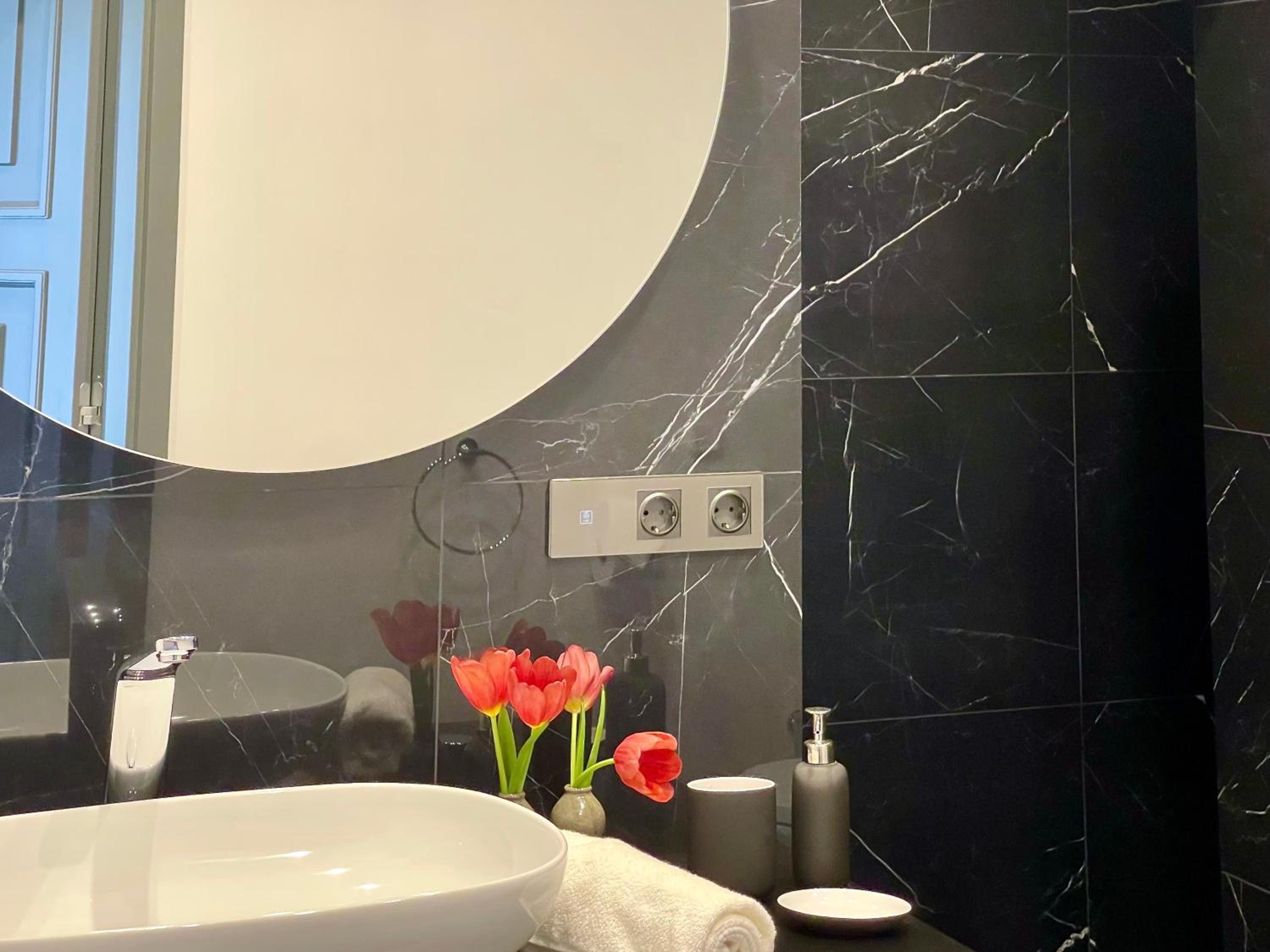 Deluxe Suite - Photo 2