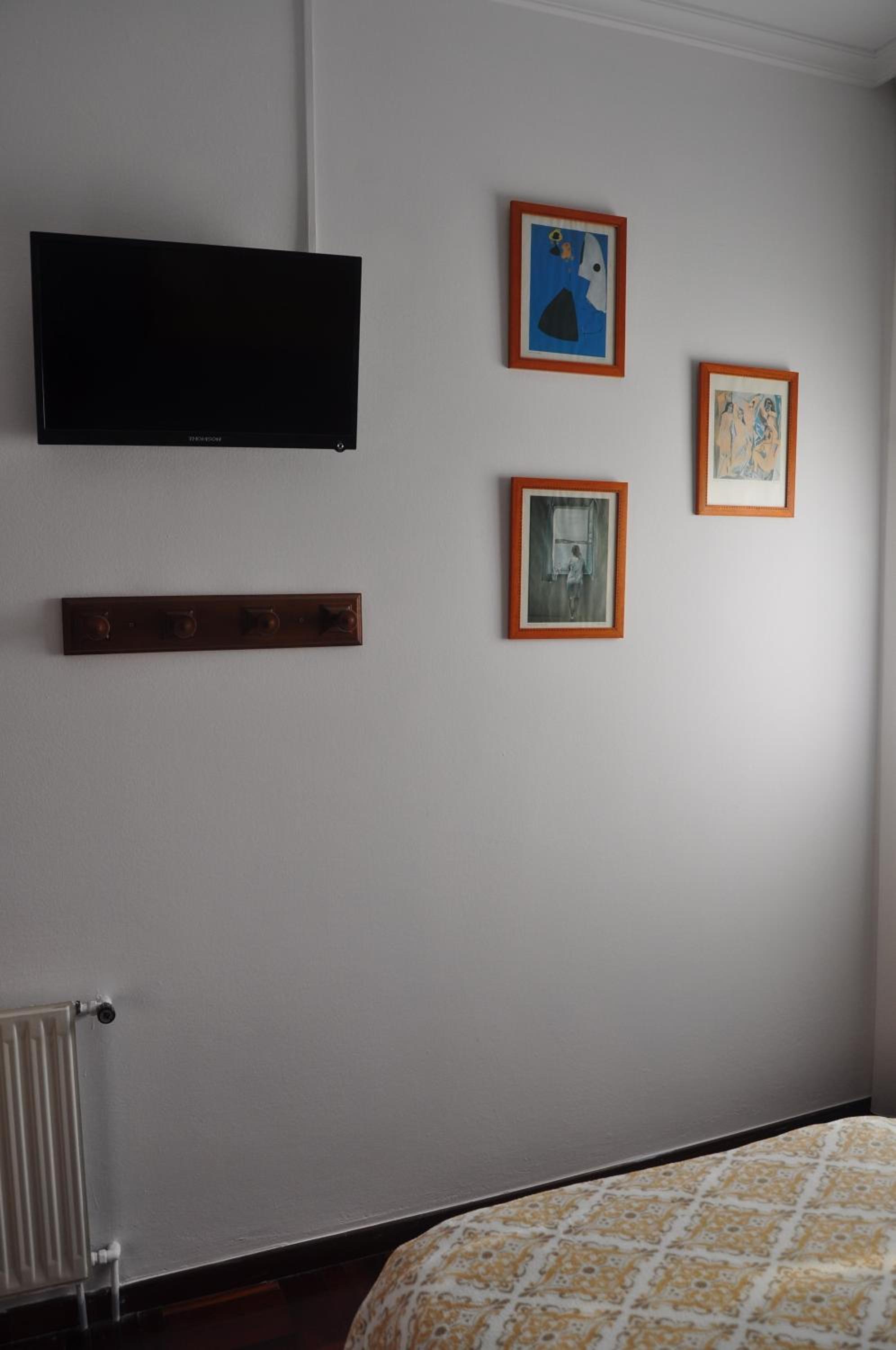 Four-Bedroom House photo 2