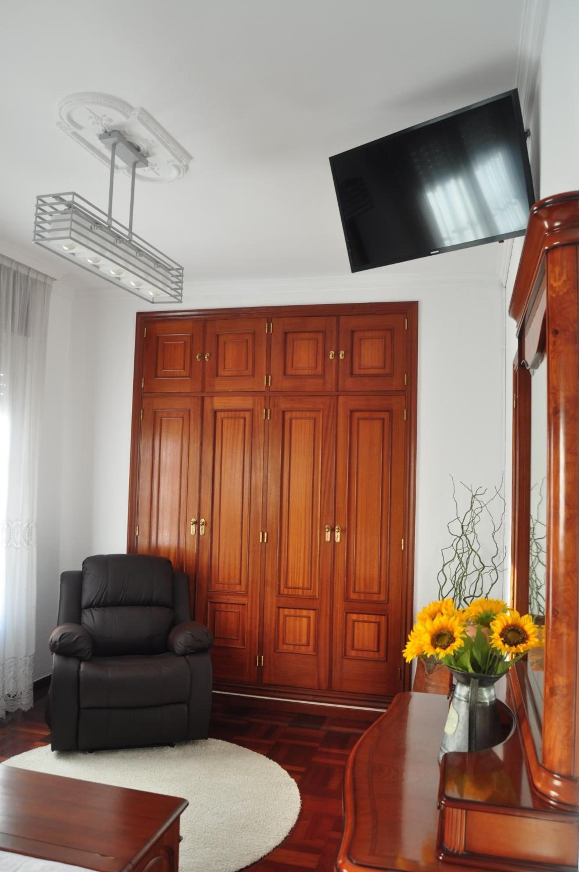 Four-Bedroom House photo 3