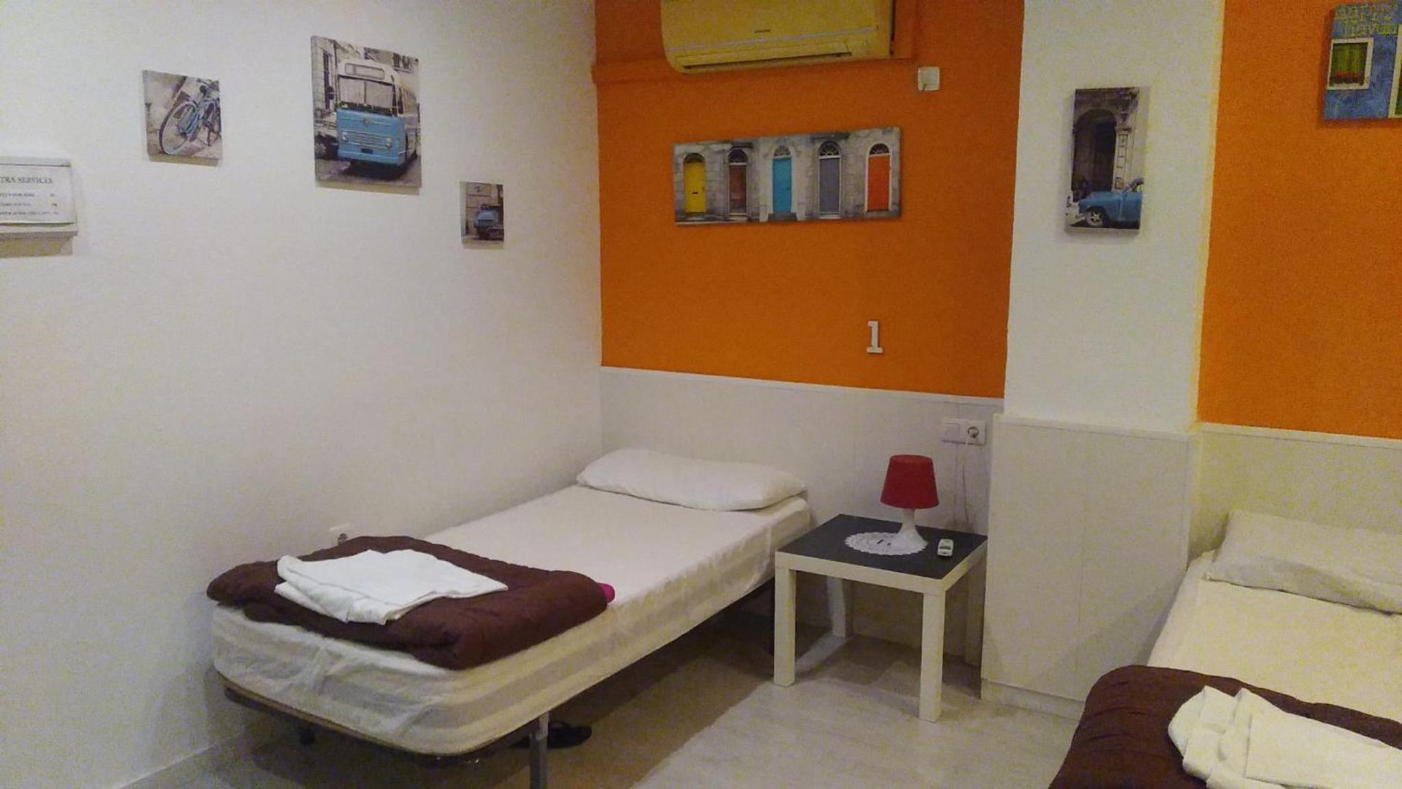 Single Bed in 6-Bed Dormitory Room photo 3