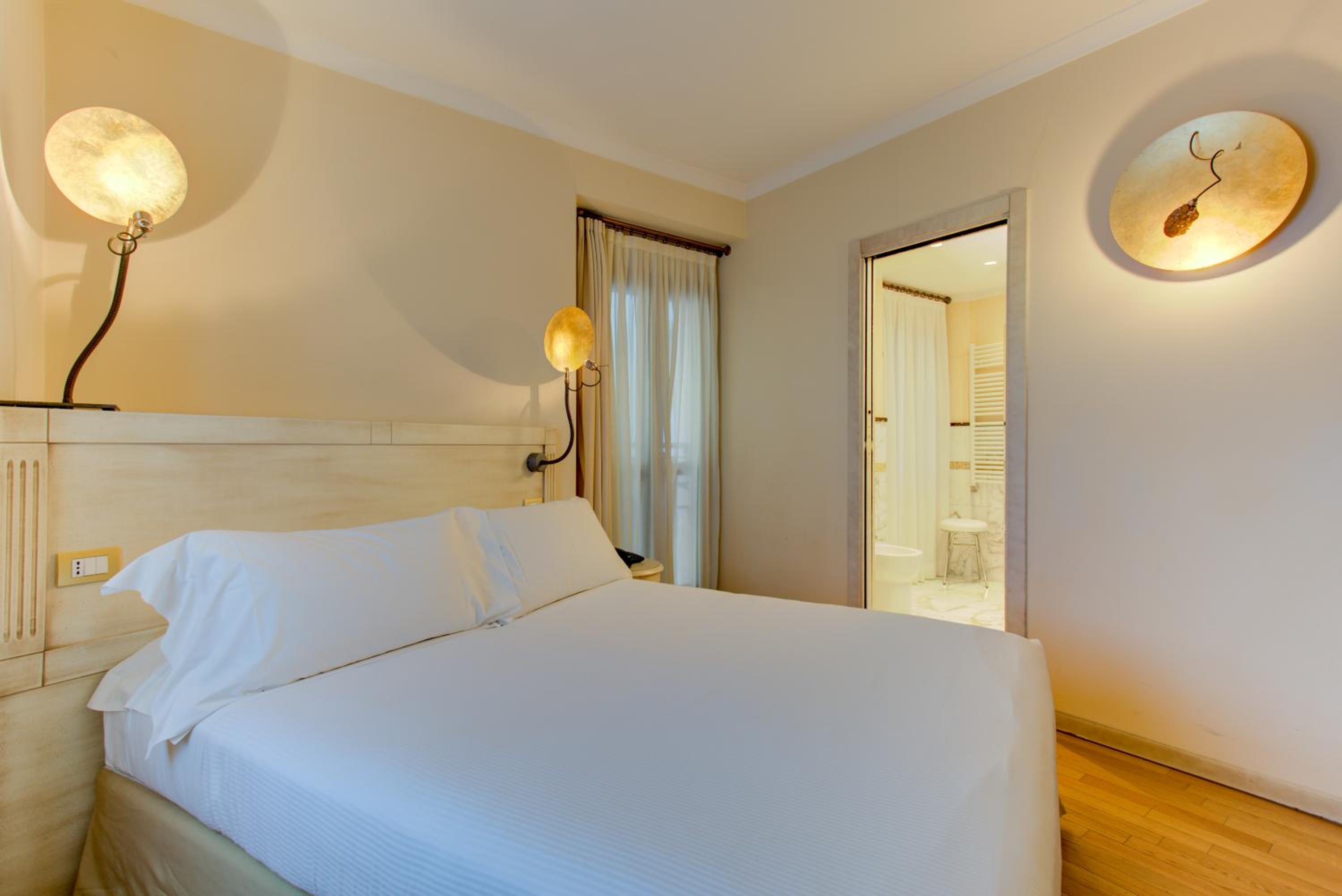 Deluxe Double Room with Spa Access - Photo 7