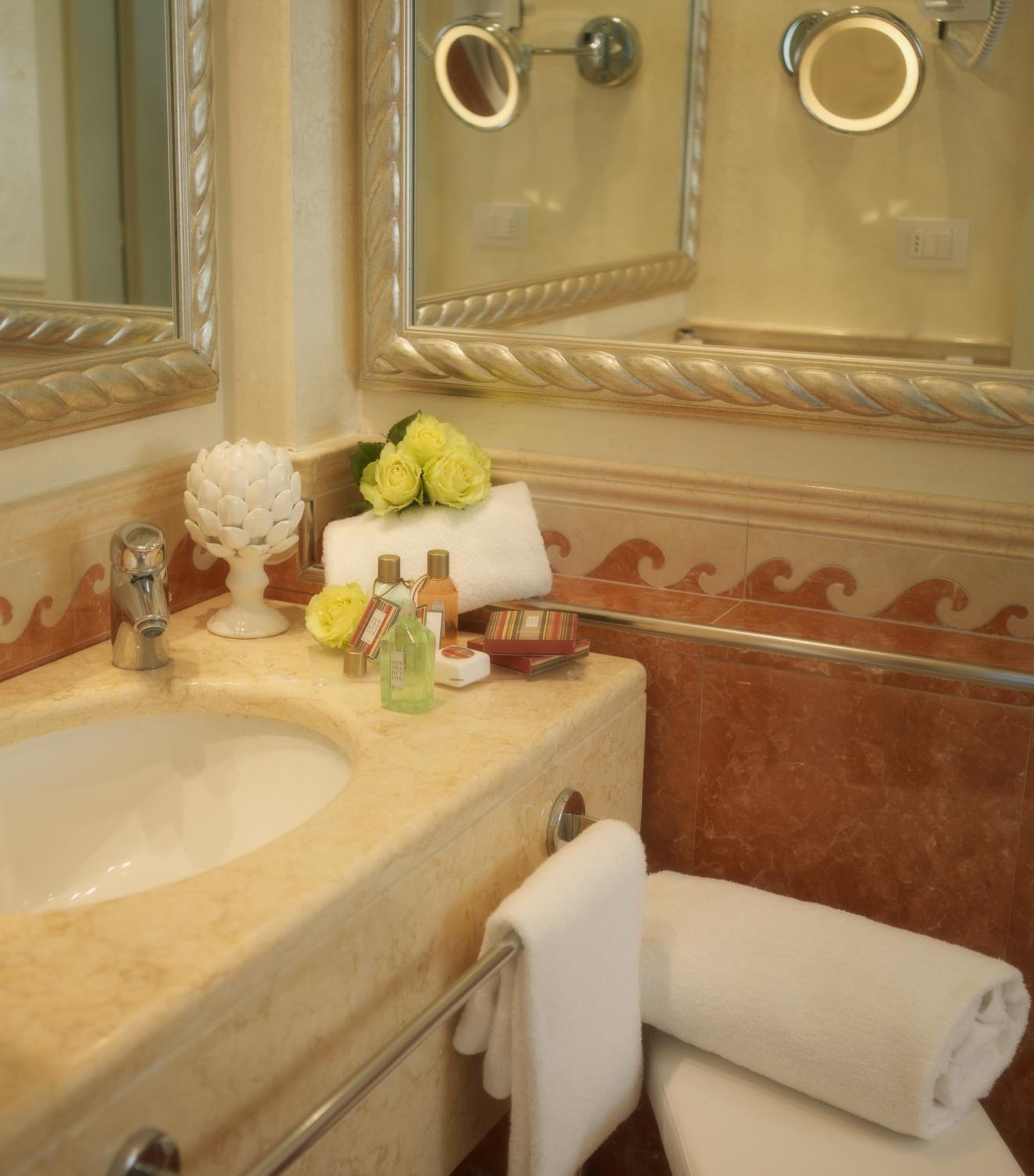 Double Room with Balcony - Photo 2