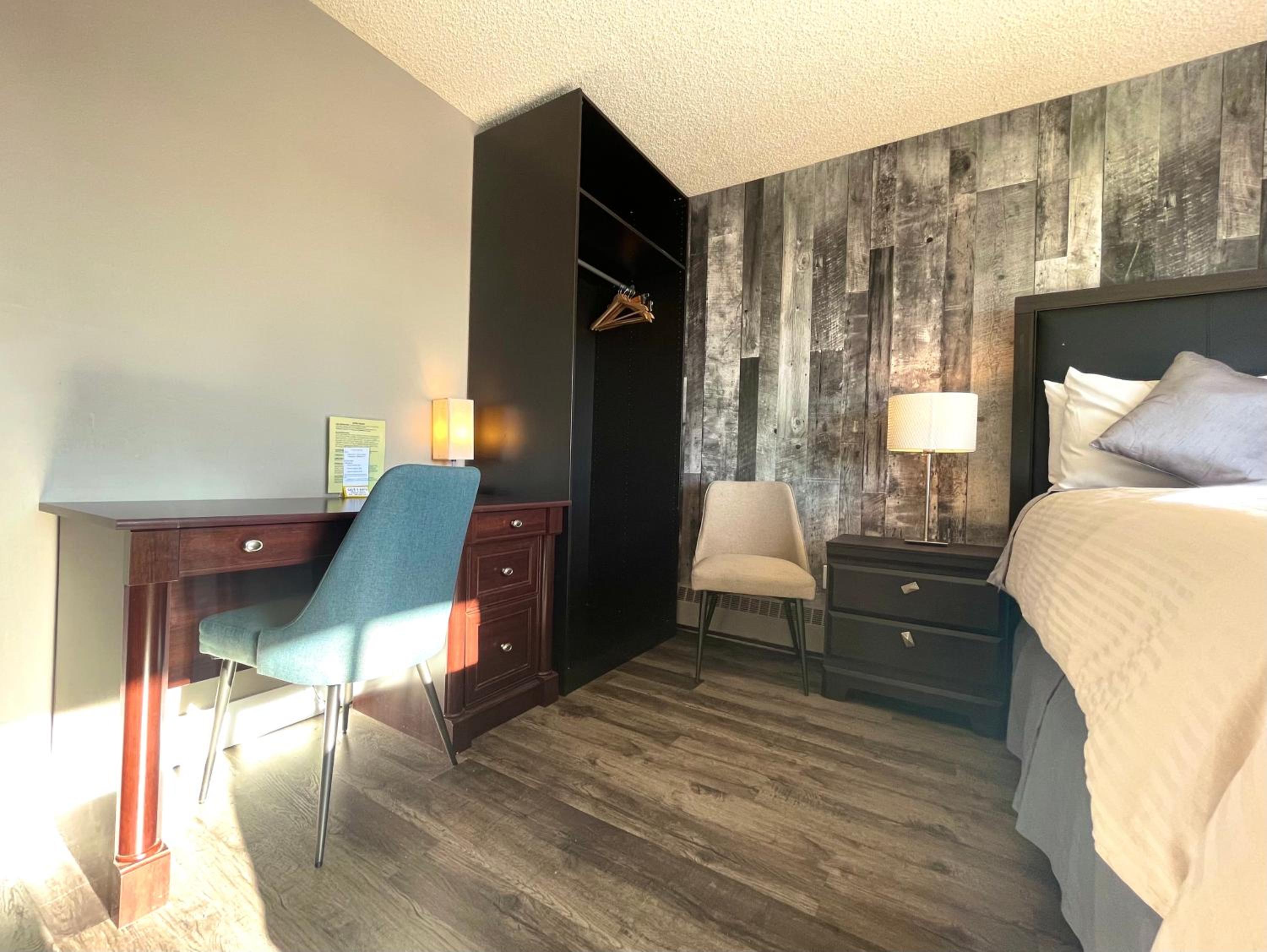 Queen Room - Photo 5