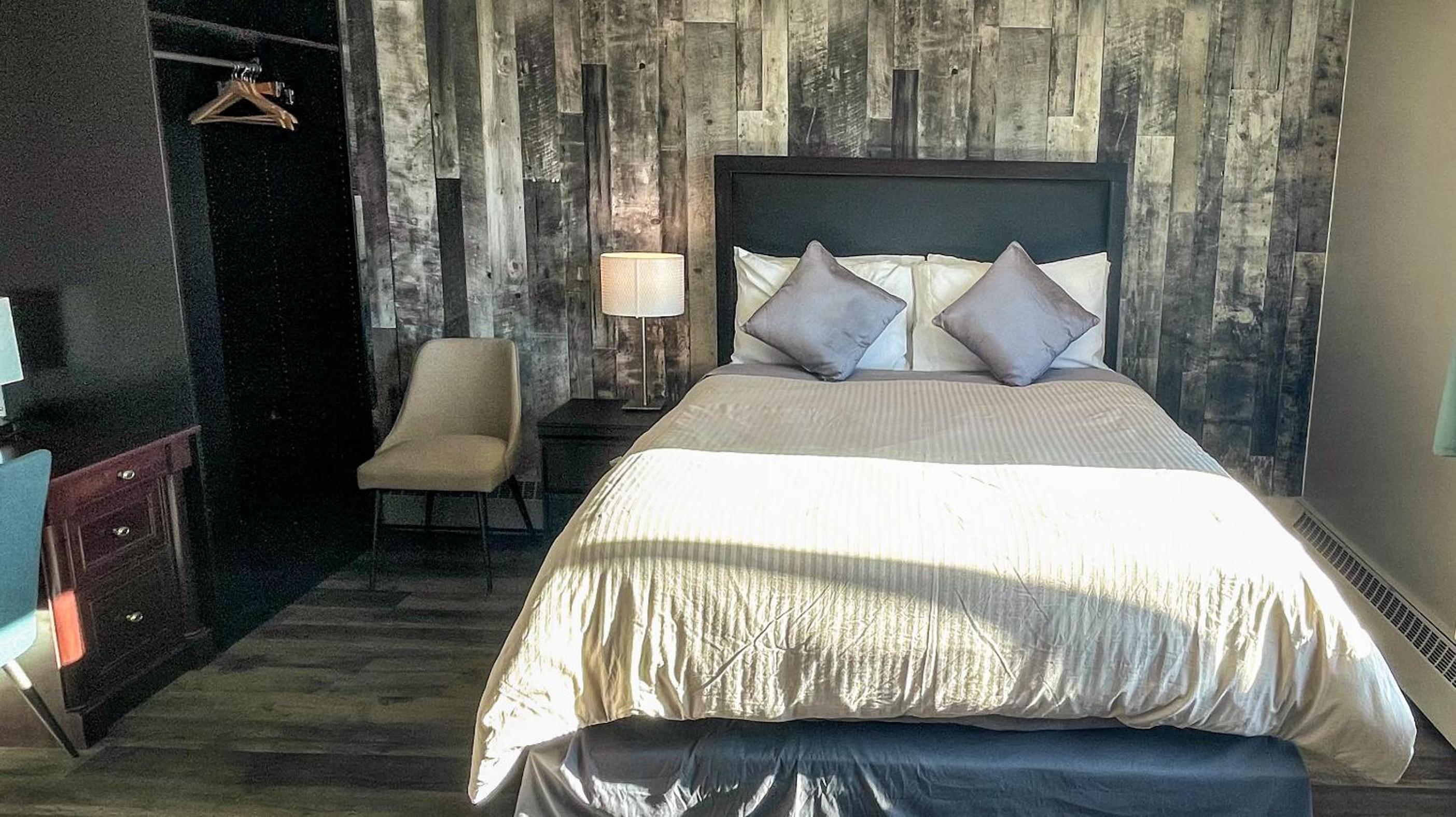 Queen Room - Photo 1