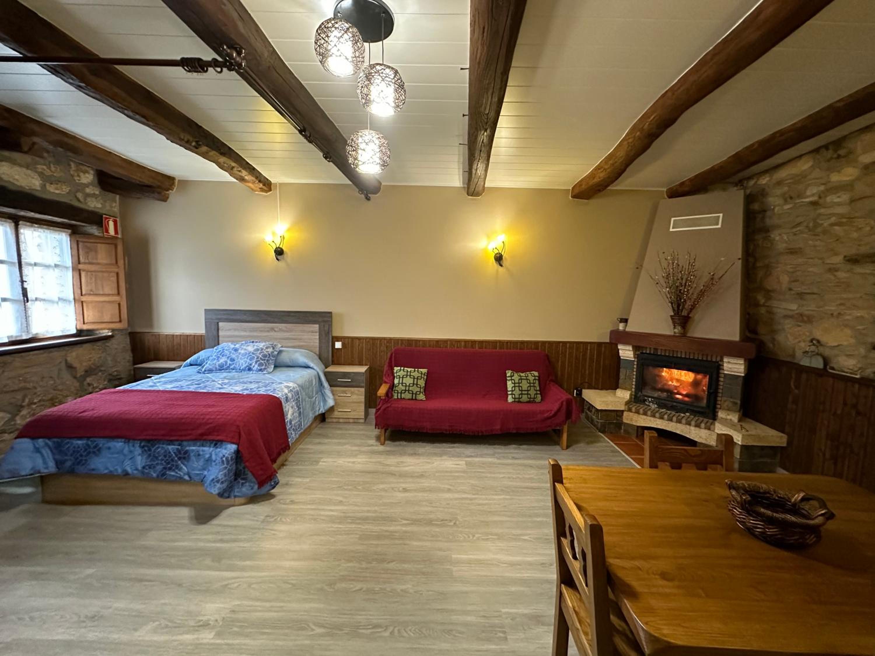 Estudio King con Sofá Cama