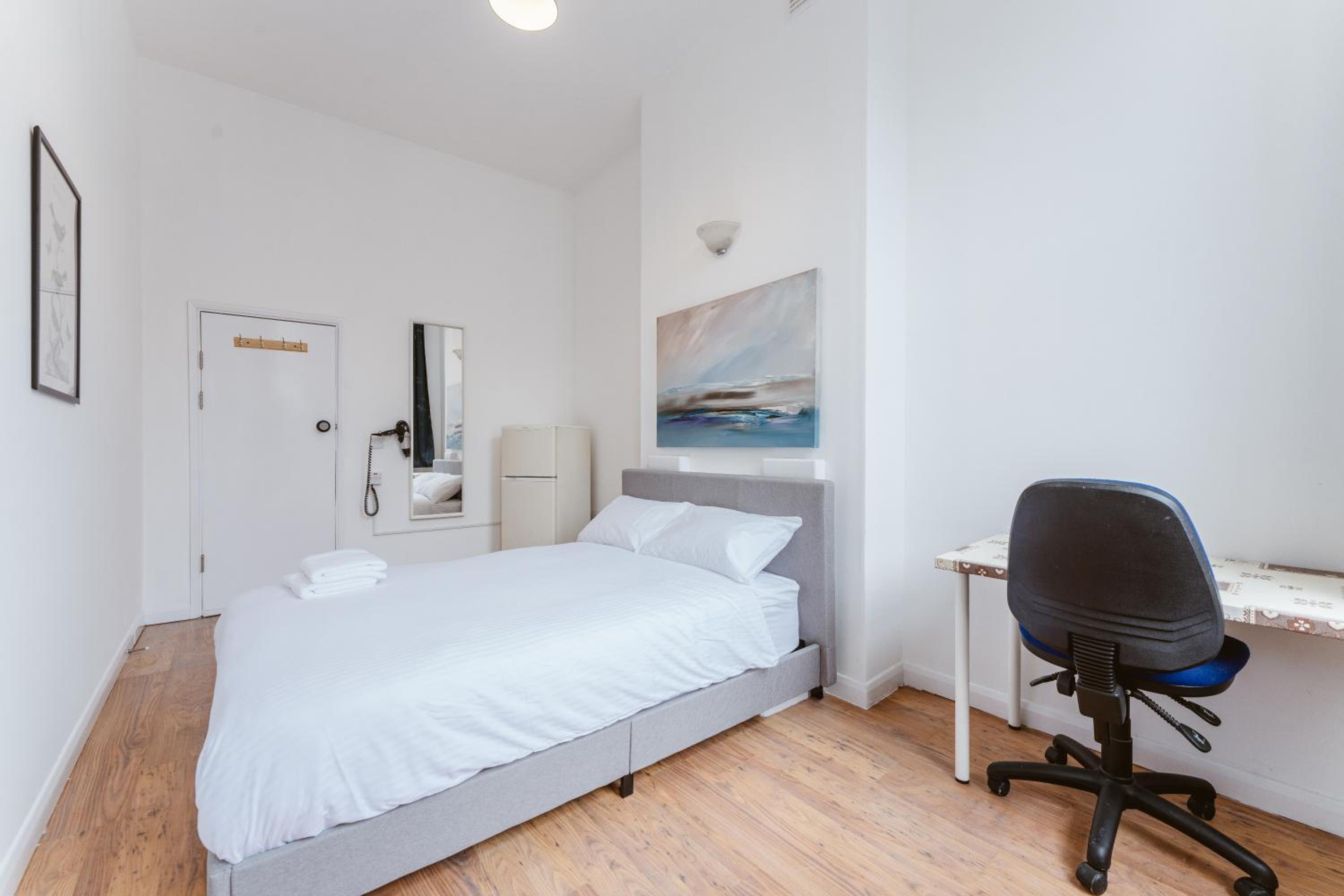 Deluxe Double Room with Shared Bathroom (Room 1) photo 3