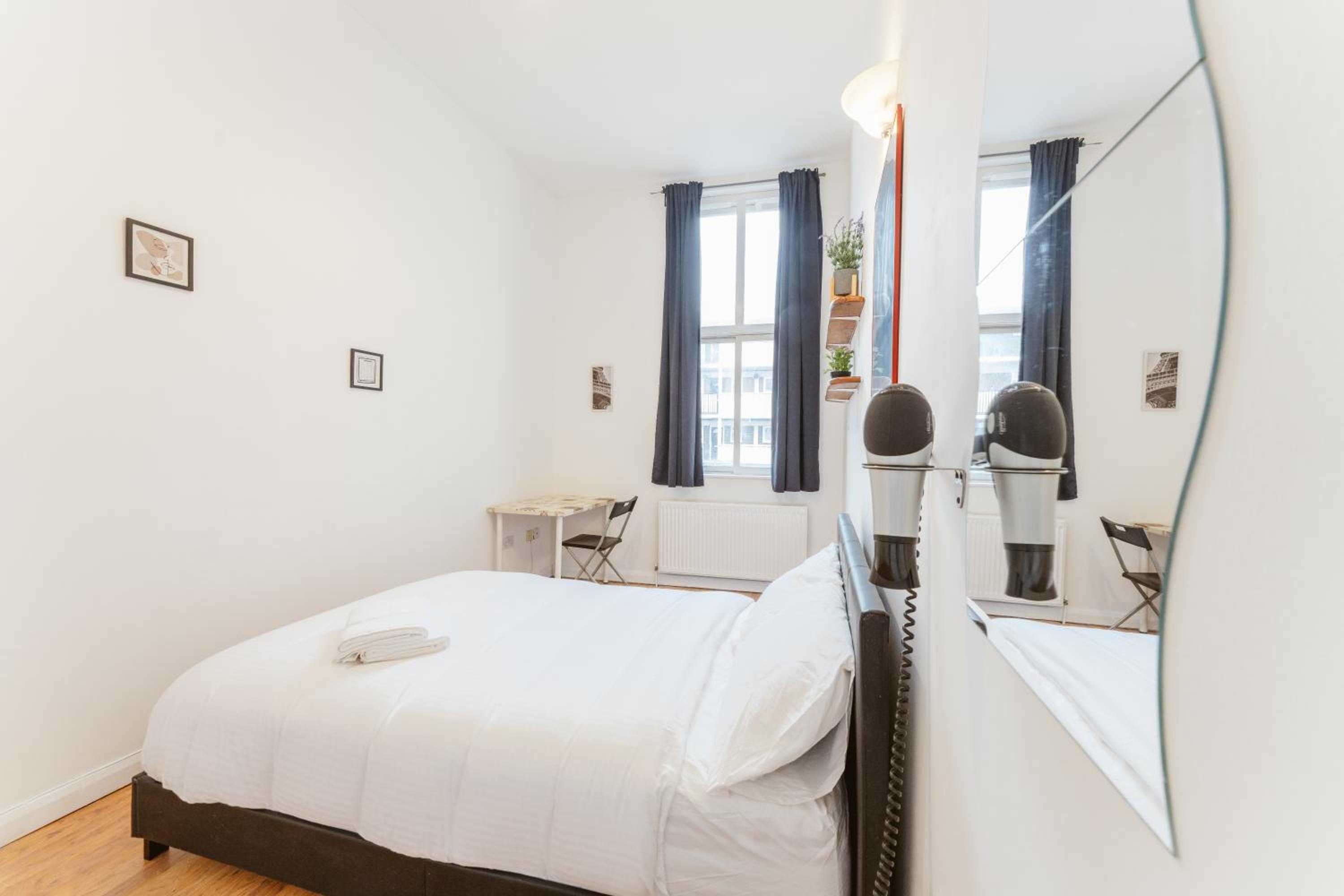 Deluxe Double Room with Shared Bathroom (Room 2) photo 2