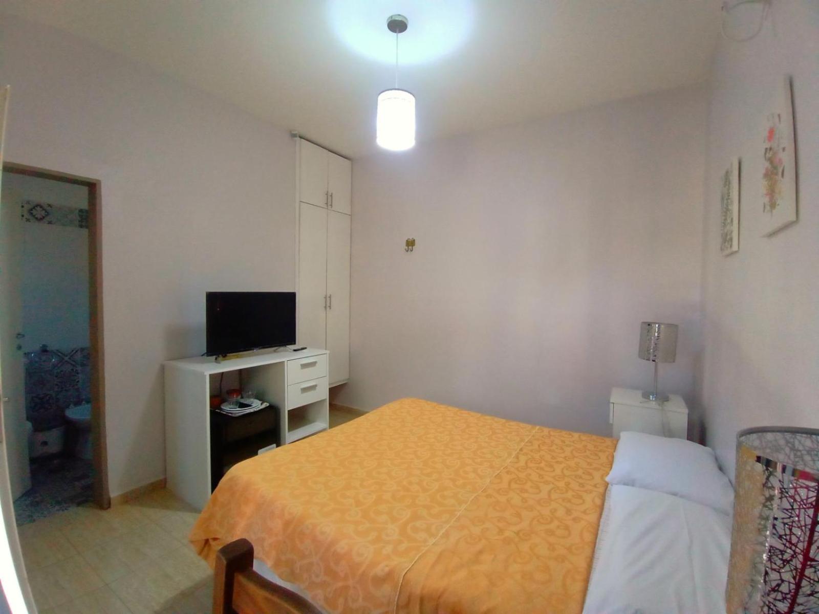 Queen Room photo 2