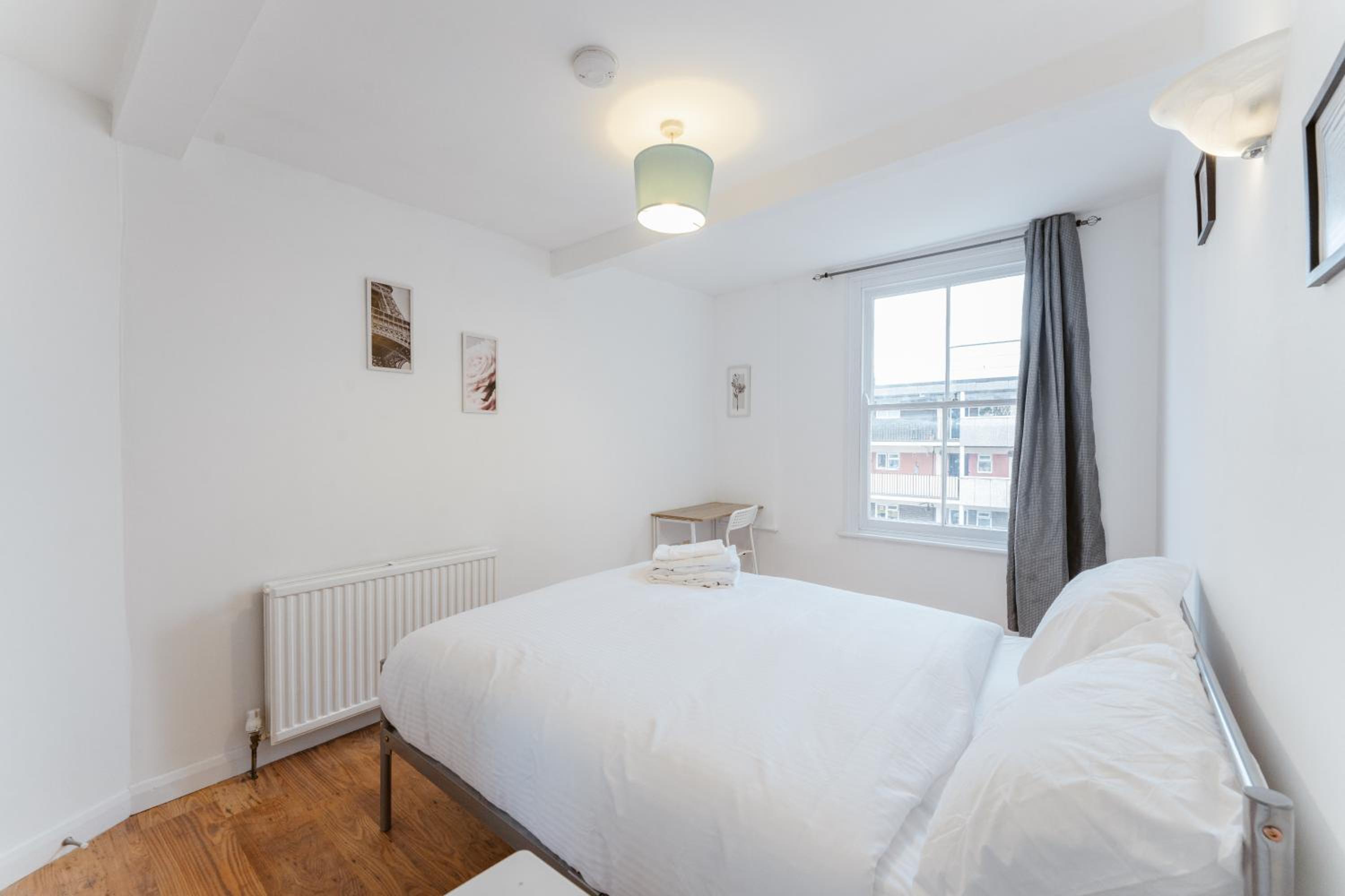 Deluxe Double Room with Shared Bathroom (Room 5) photo 3