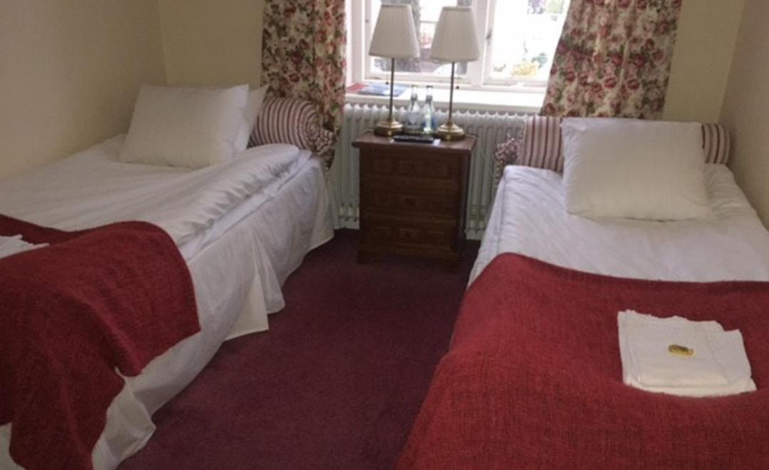 Budget Double Room - Photo 5