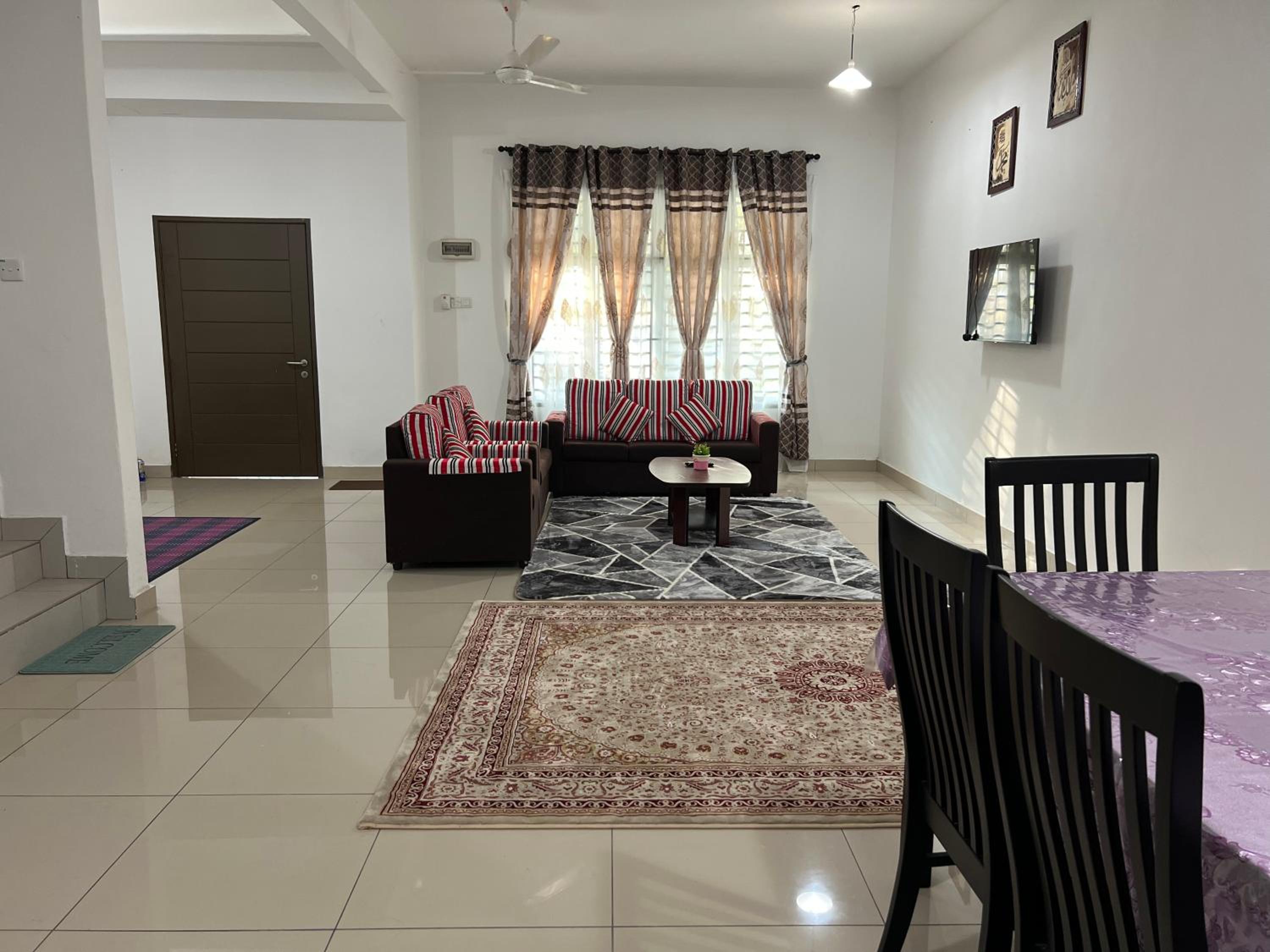 Four-Bedroom House photo 2