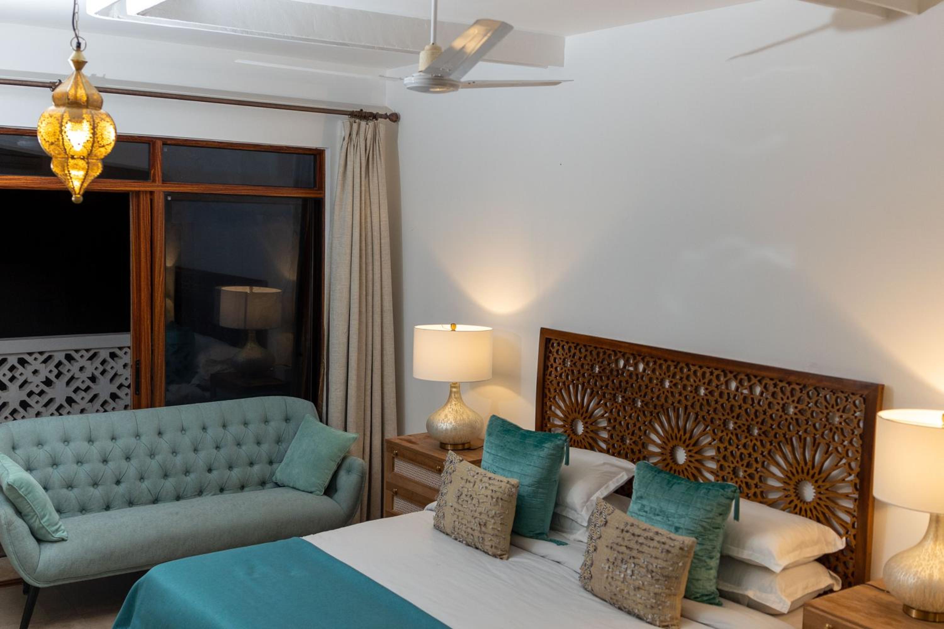 Three-Bedroom Villa - Photo 7