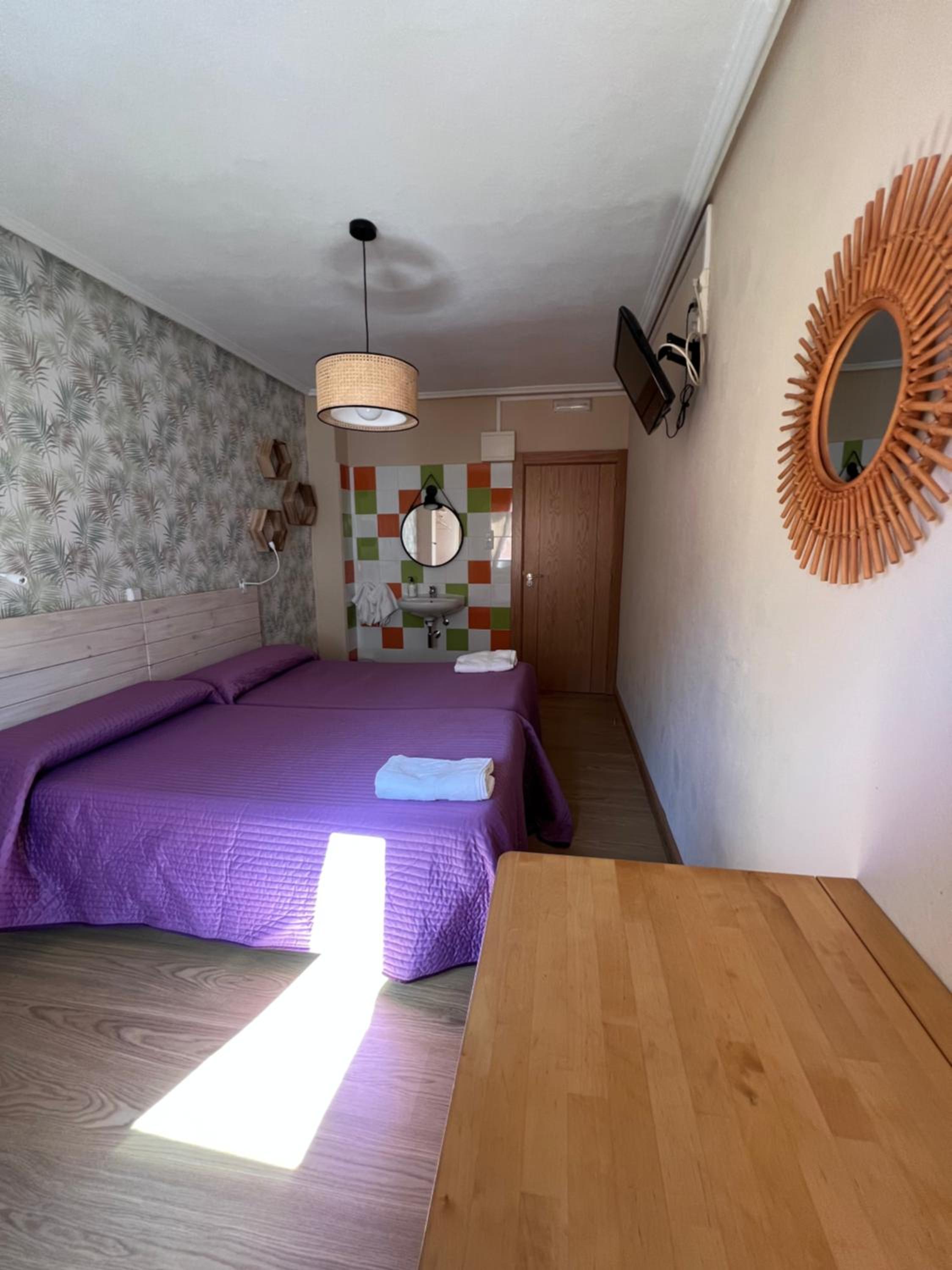 Habitación Estándar con Dos Camas y Baño Compartido