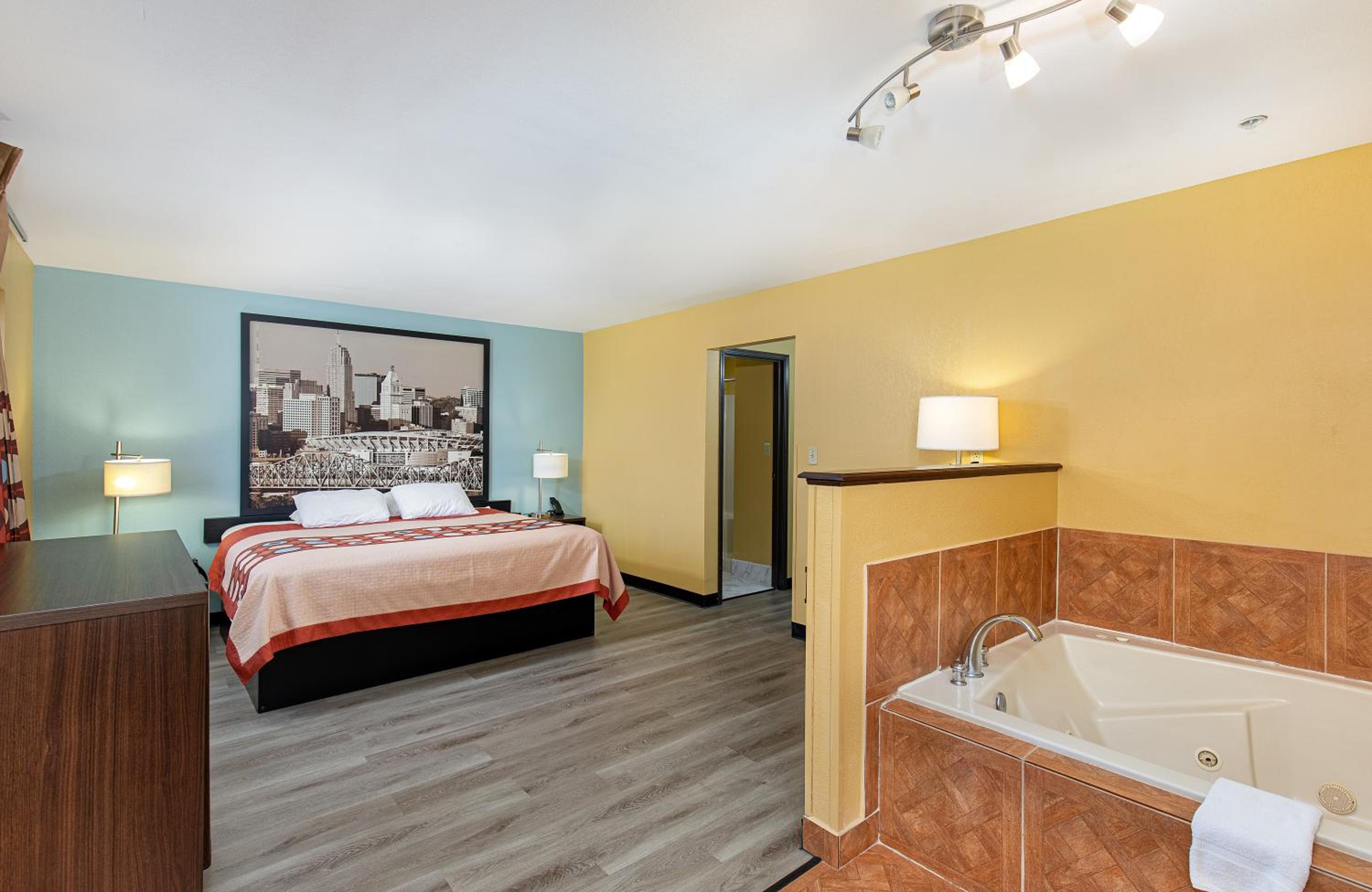 King Suite with Spa Bath - Non-Smoking