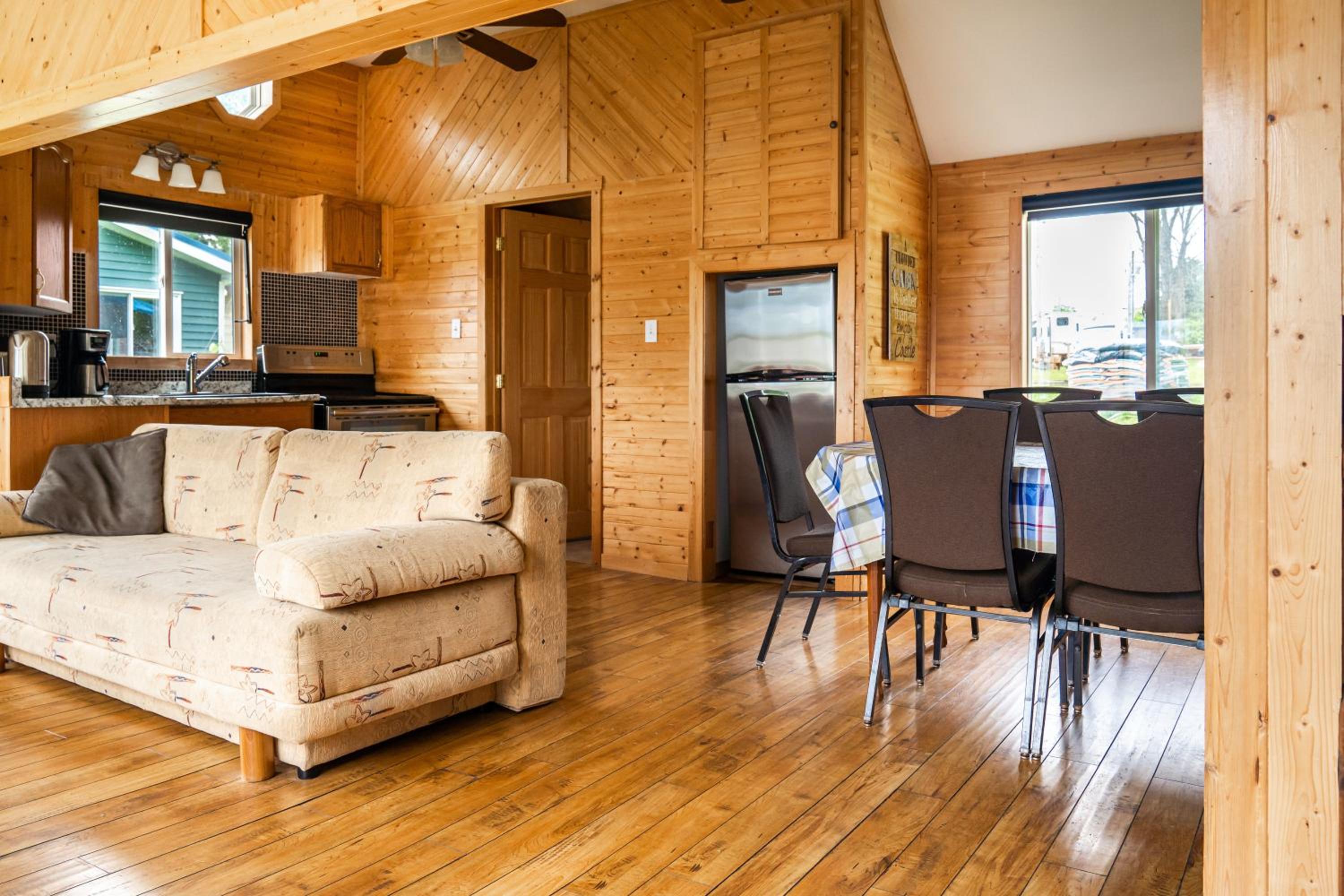 Three-Bedroom Cottage photo 2