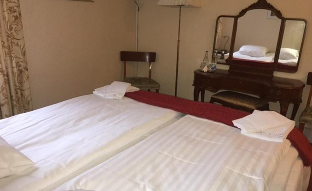 Budget Double Room - Photo 6