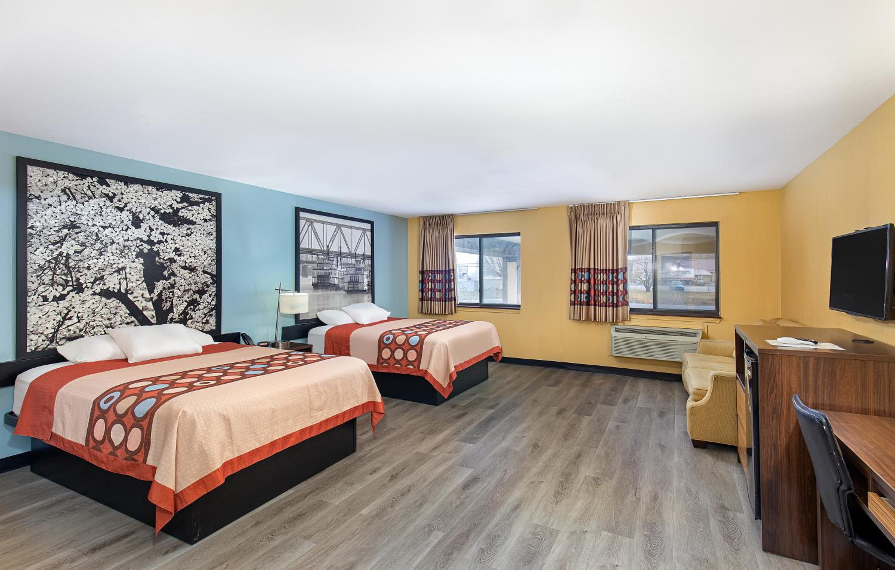 Queen Suite with Two Queen Beds - Non-Smoking