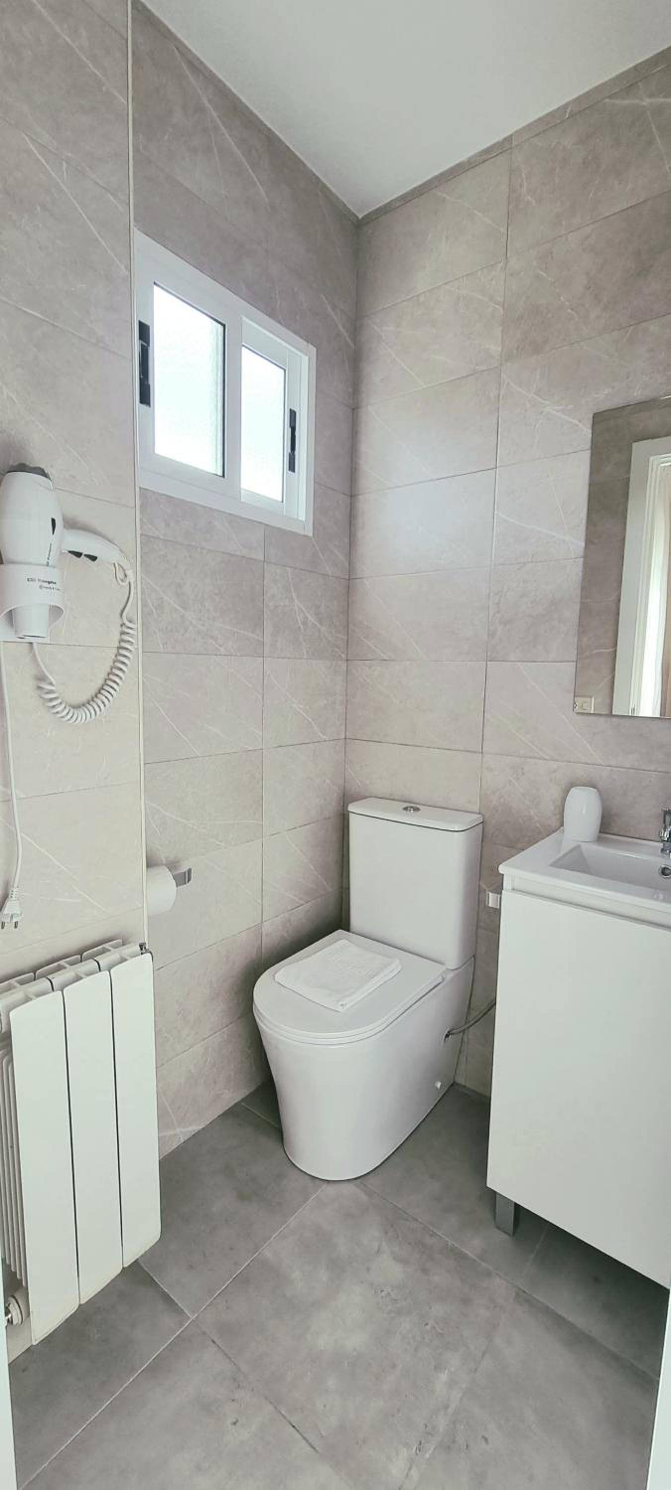 Single Room with Private Bathroom photo 2
