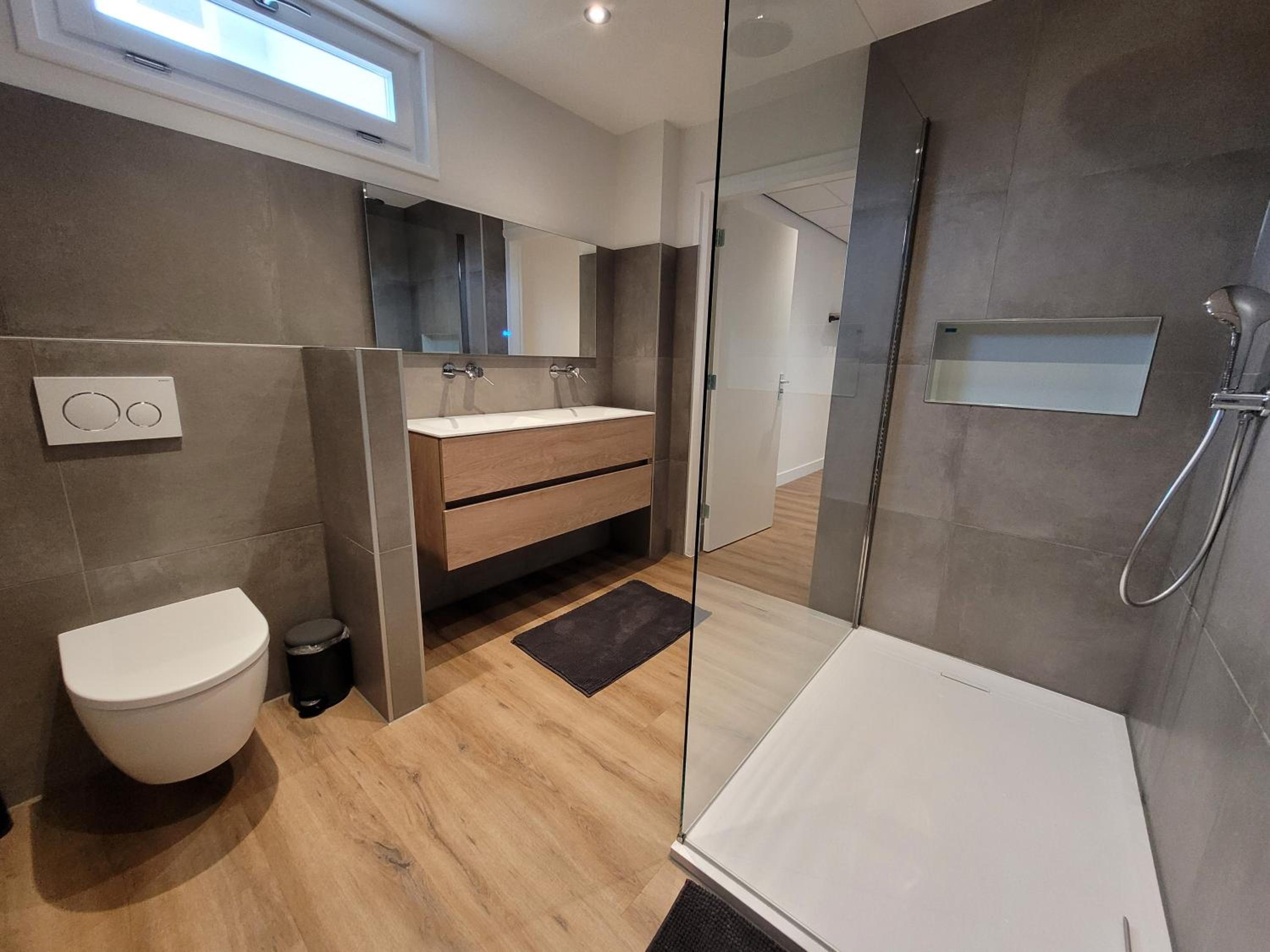 Two-Bedroom Apartment (5 Adults) photo 3