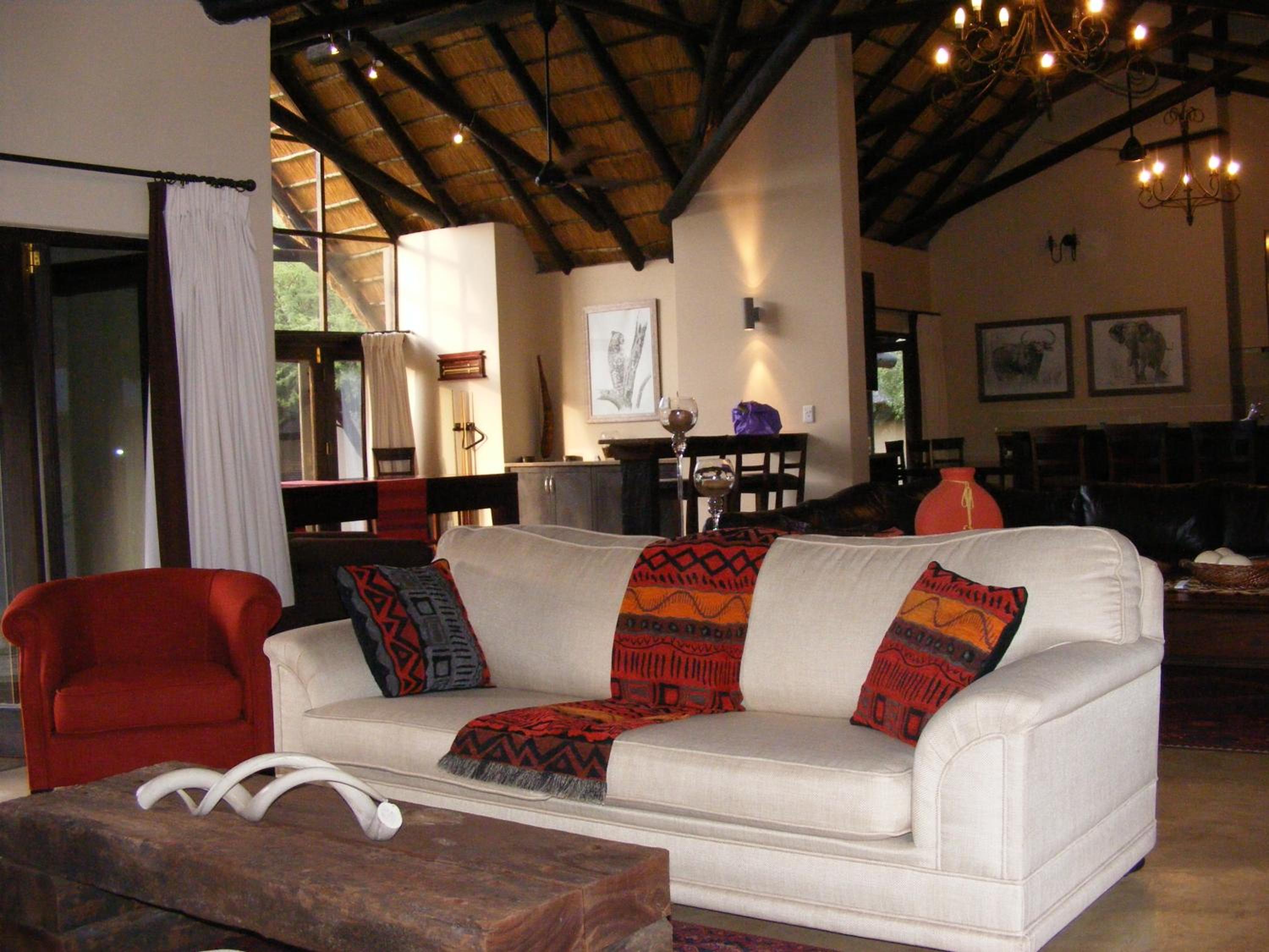 Five-Bedroom House photo 1
