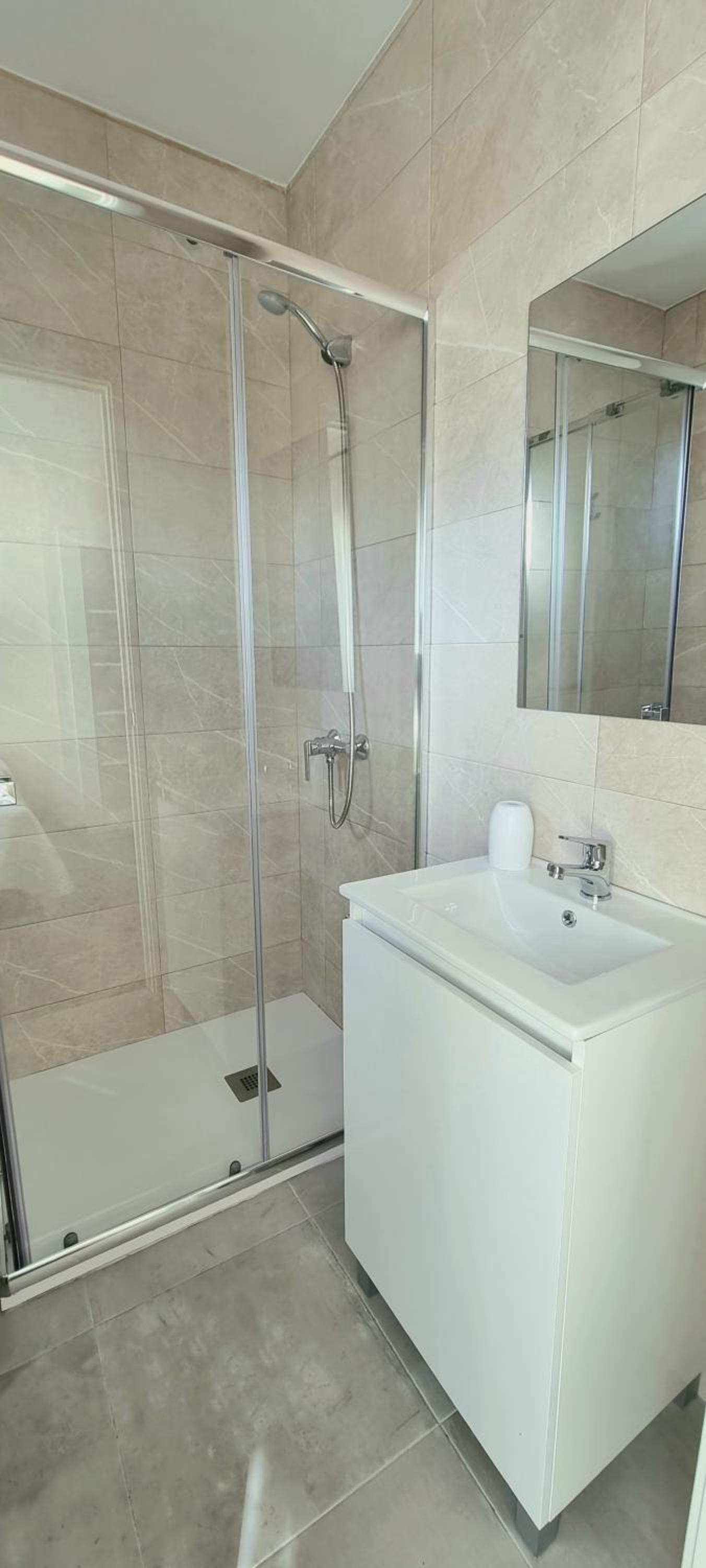 Single Room with Private Bathroom photo 3