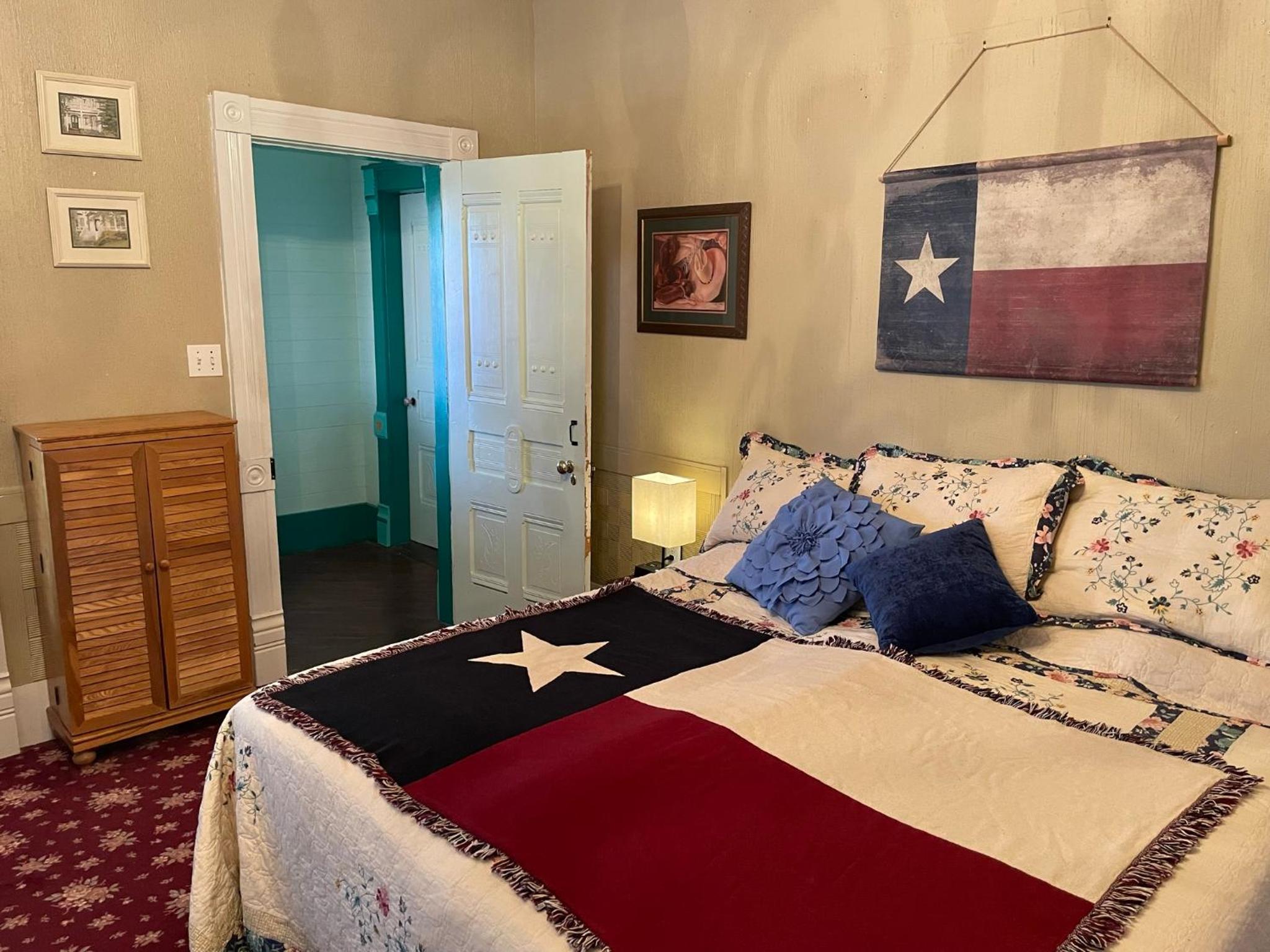 Deluxe King Room photo 3