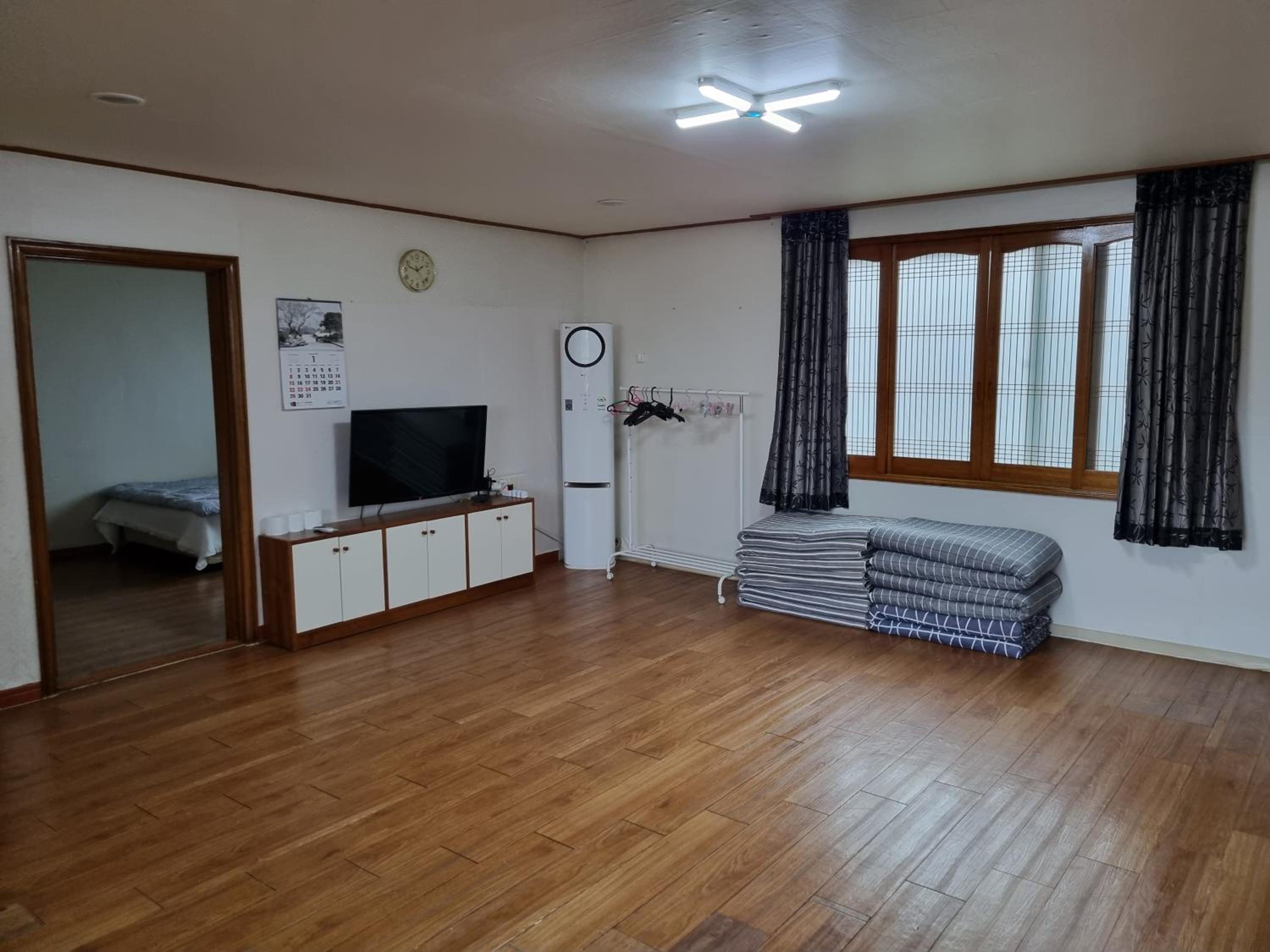 One-Bedroom House - Photo 7