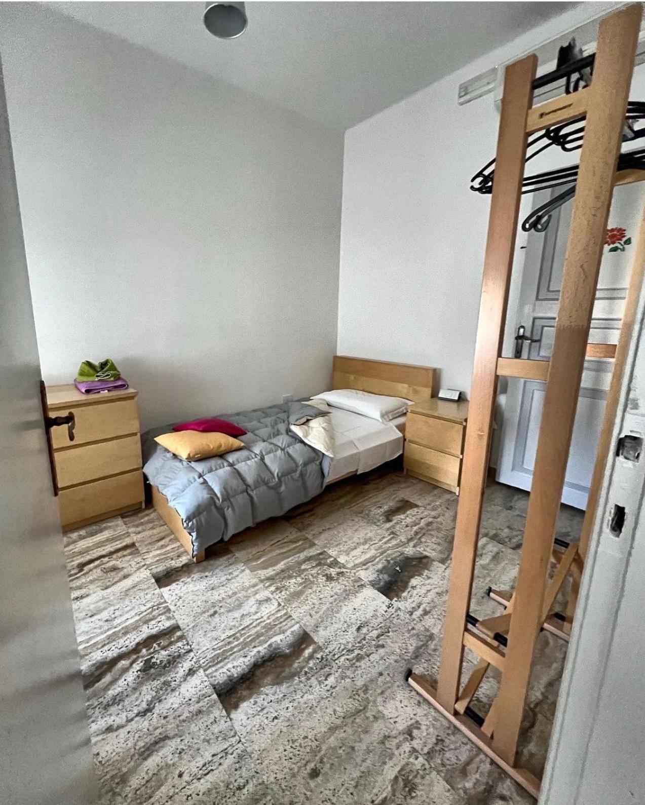 Single Room with Private Bathroom photo 1
