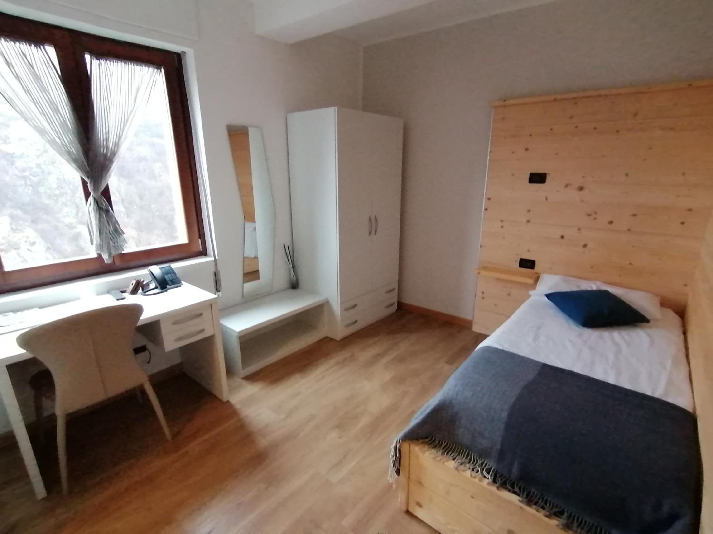 Standard Single Room with Mountain View photo 1