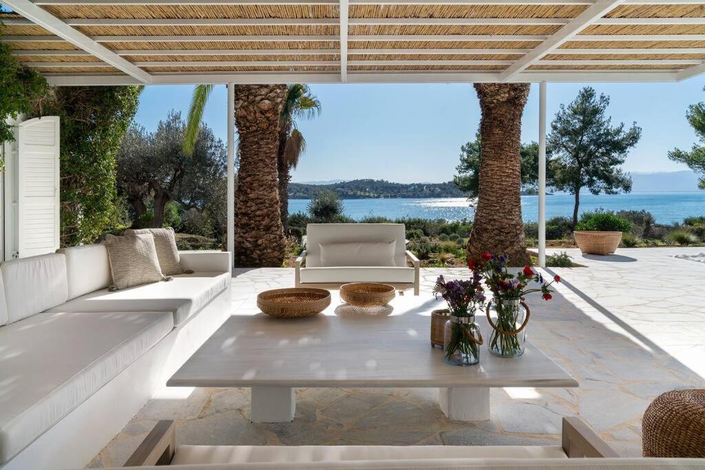 Villa photo 2