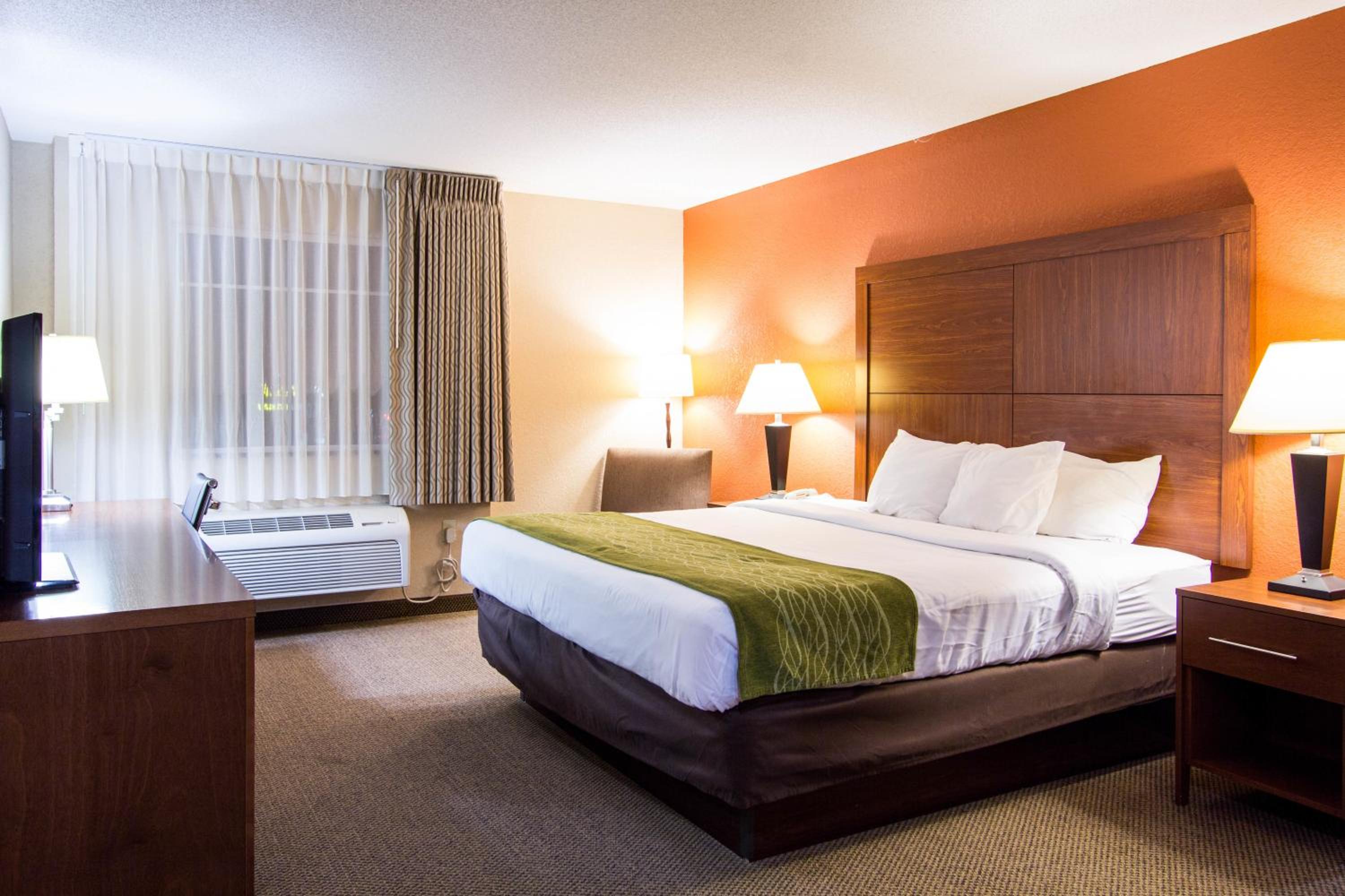 King Room - Non-Smoking - Photo 5