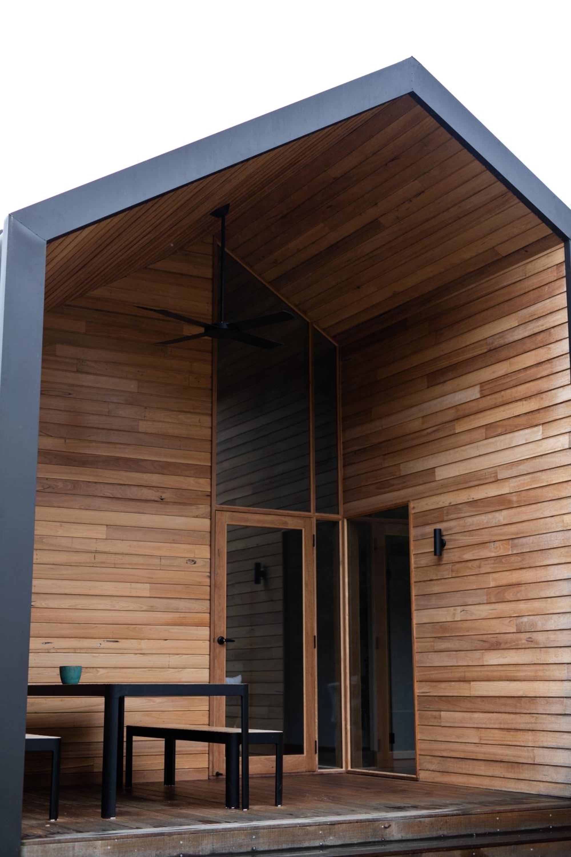 Three-Bedroom House photo 2