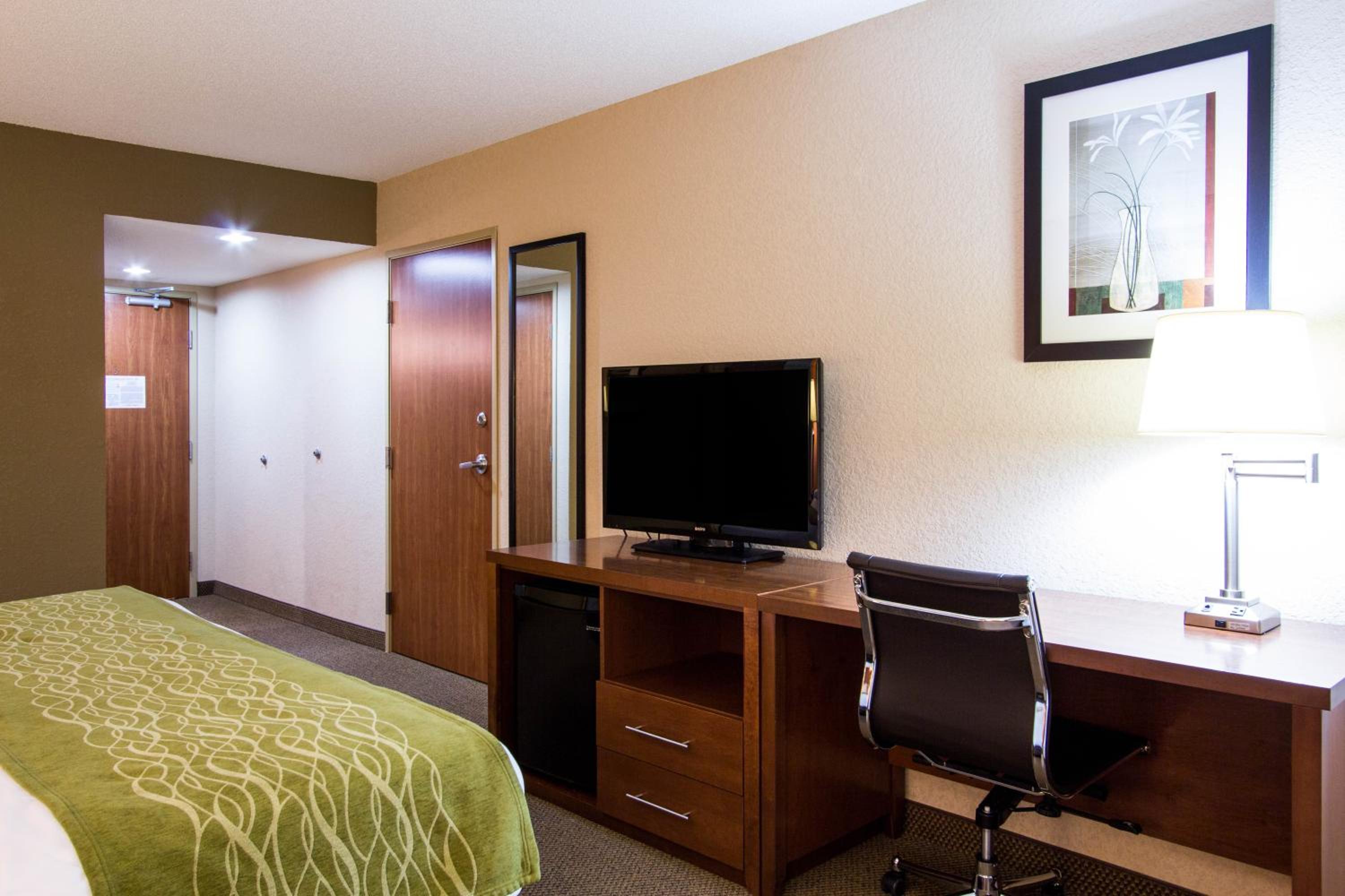 King Room - Non-Smoking - Photo 1