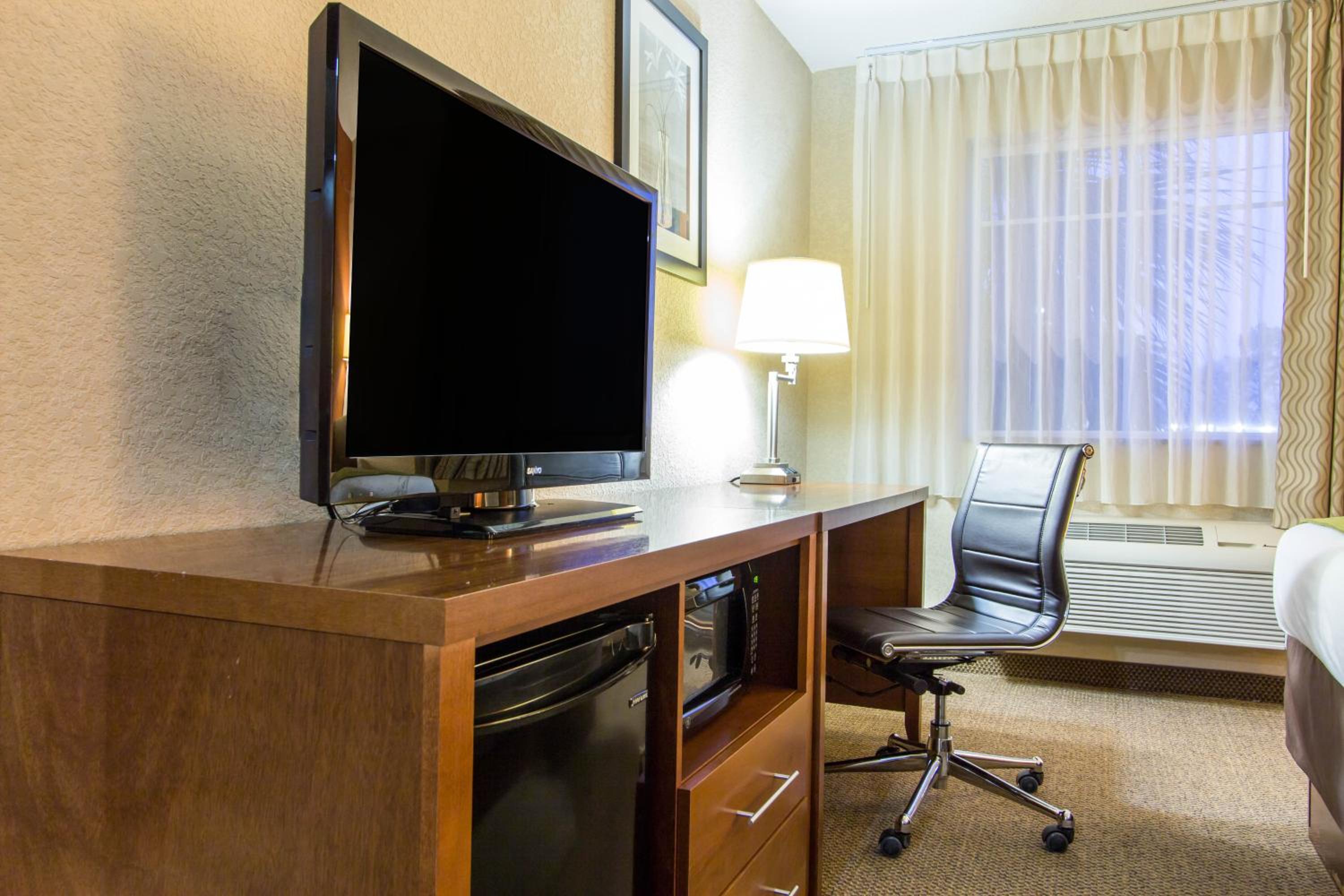 King Room - Non-Smoking/Top Floor - Photo 1