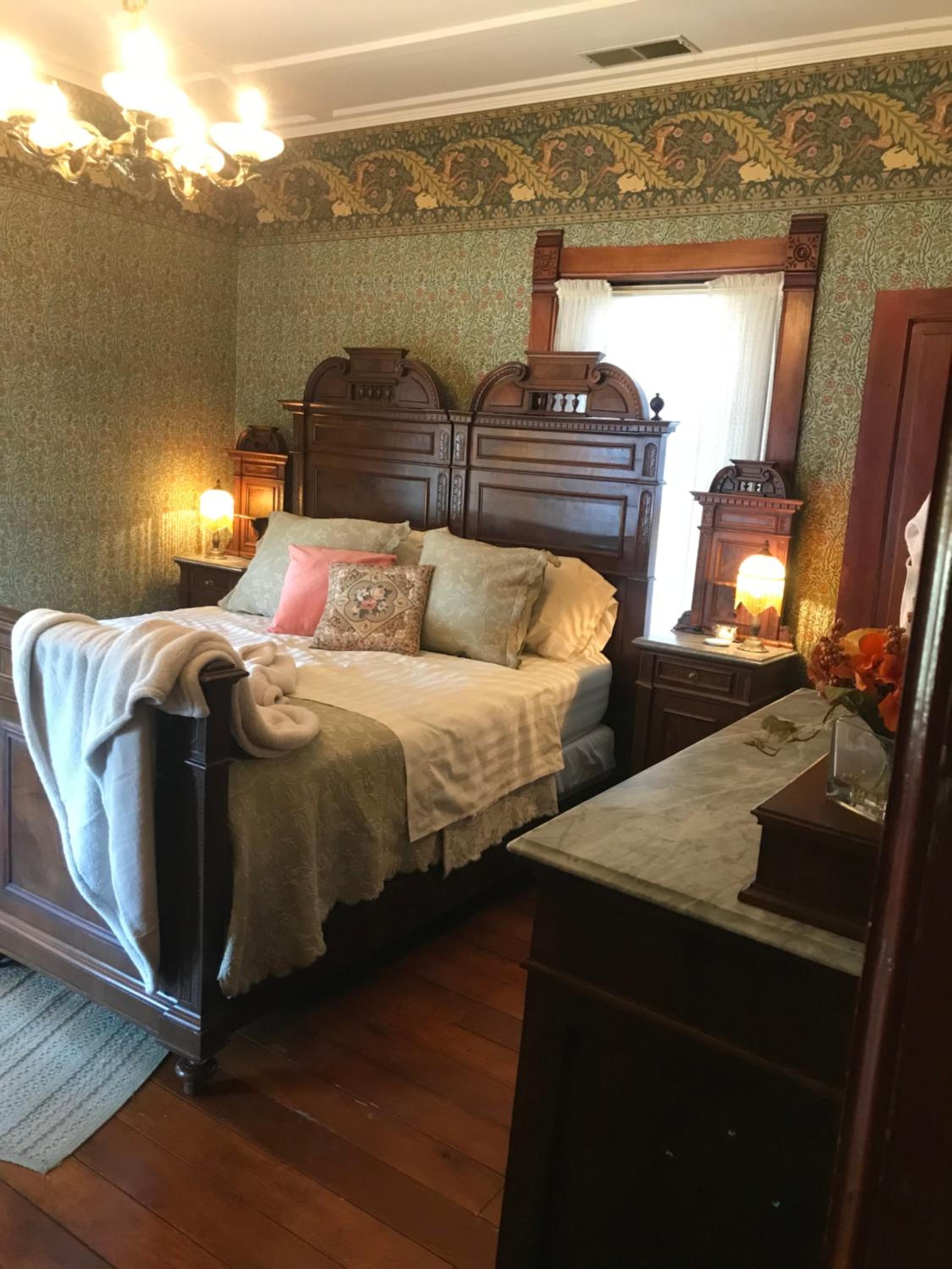 Queen Room with Spa Bath photo 1