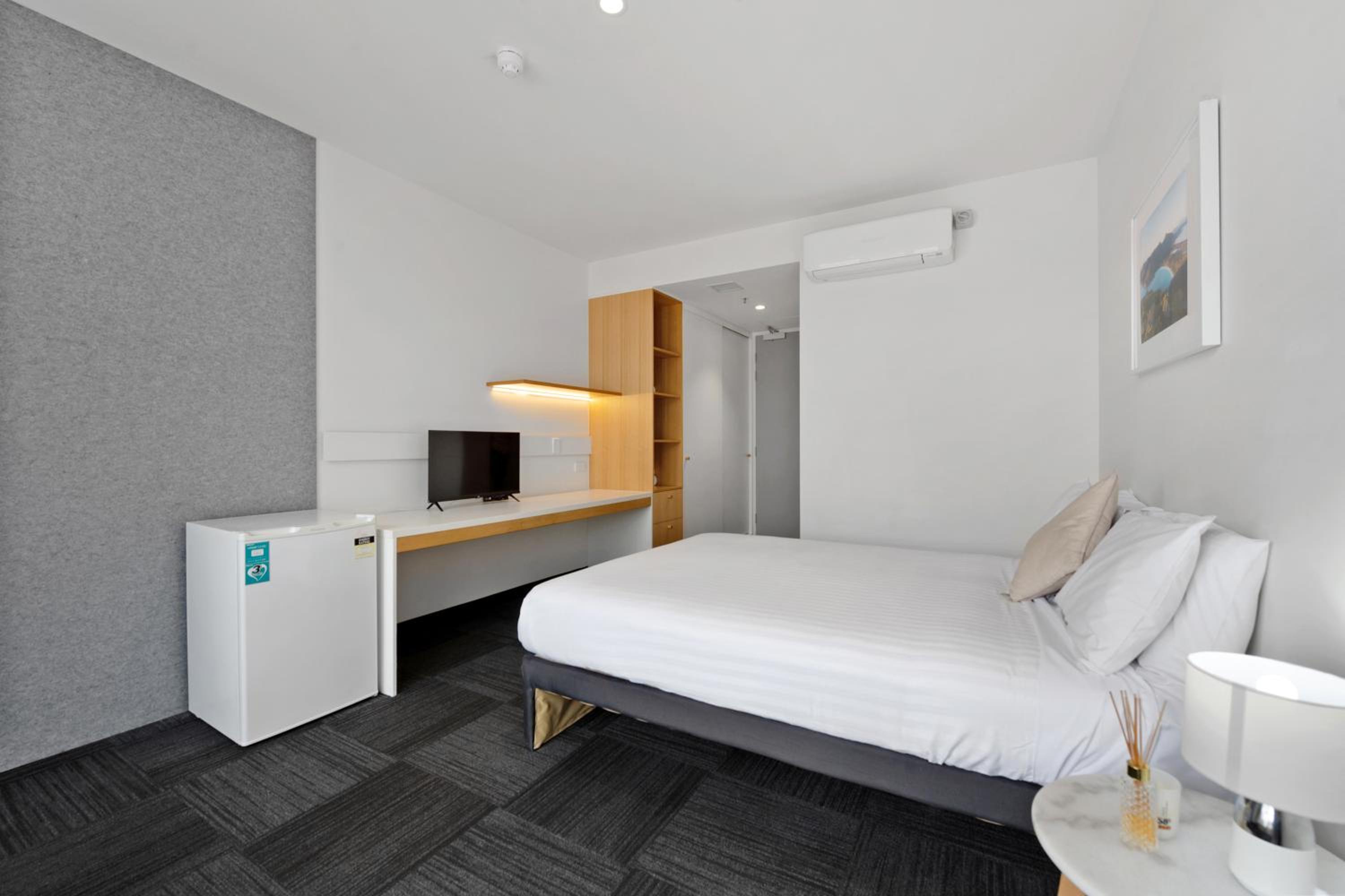 Deluxe Queen Room - Photo 6