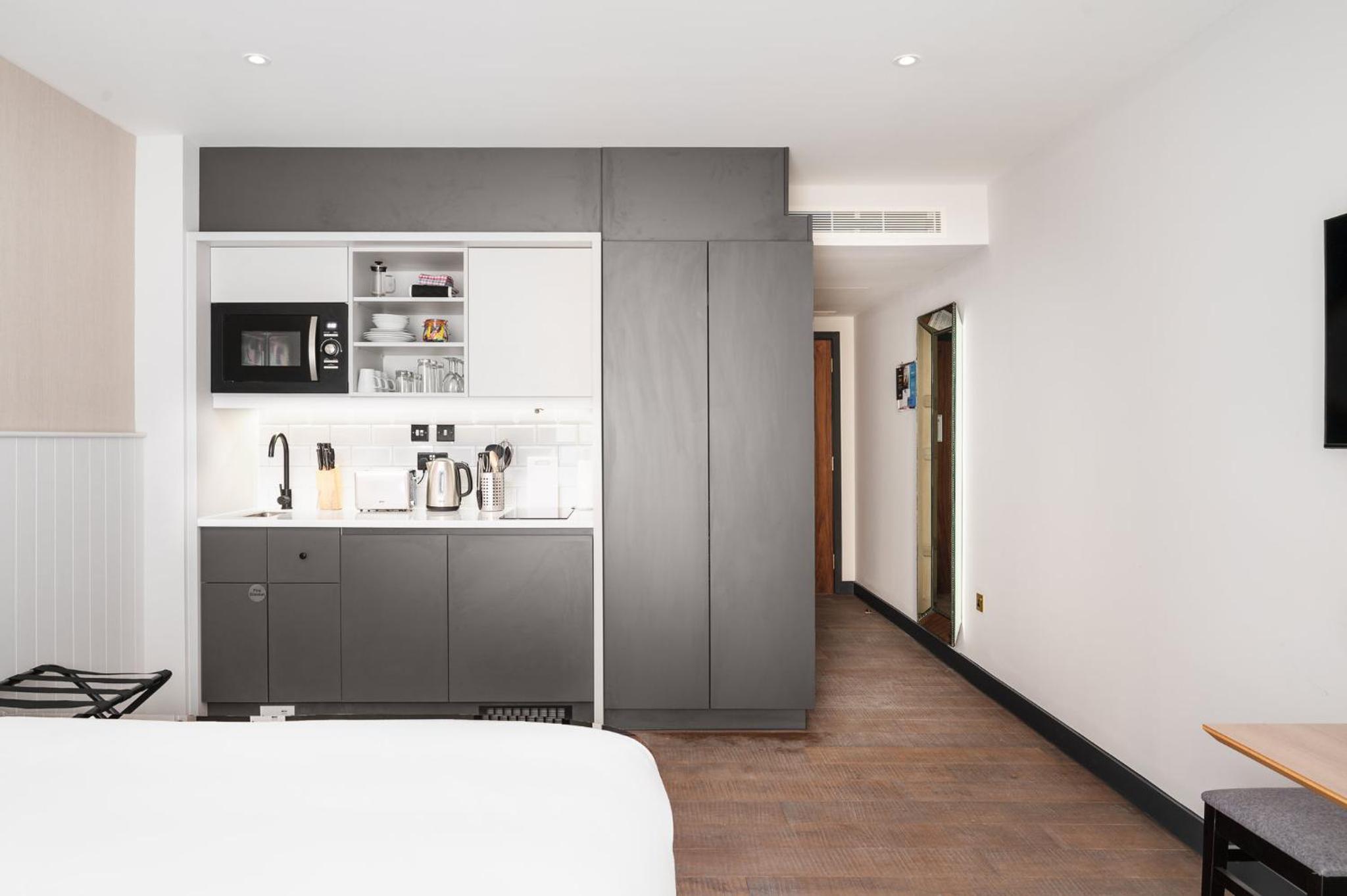 King Studio Suite photo 3