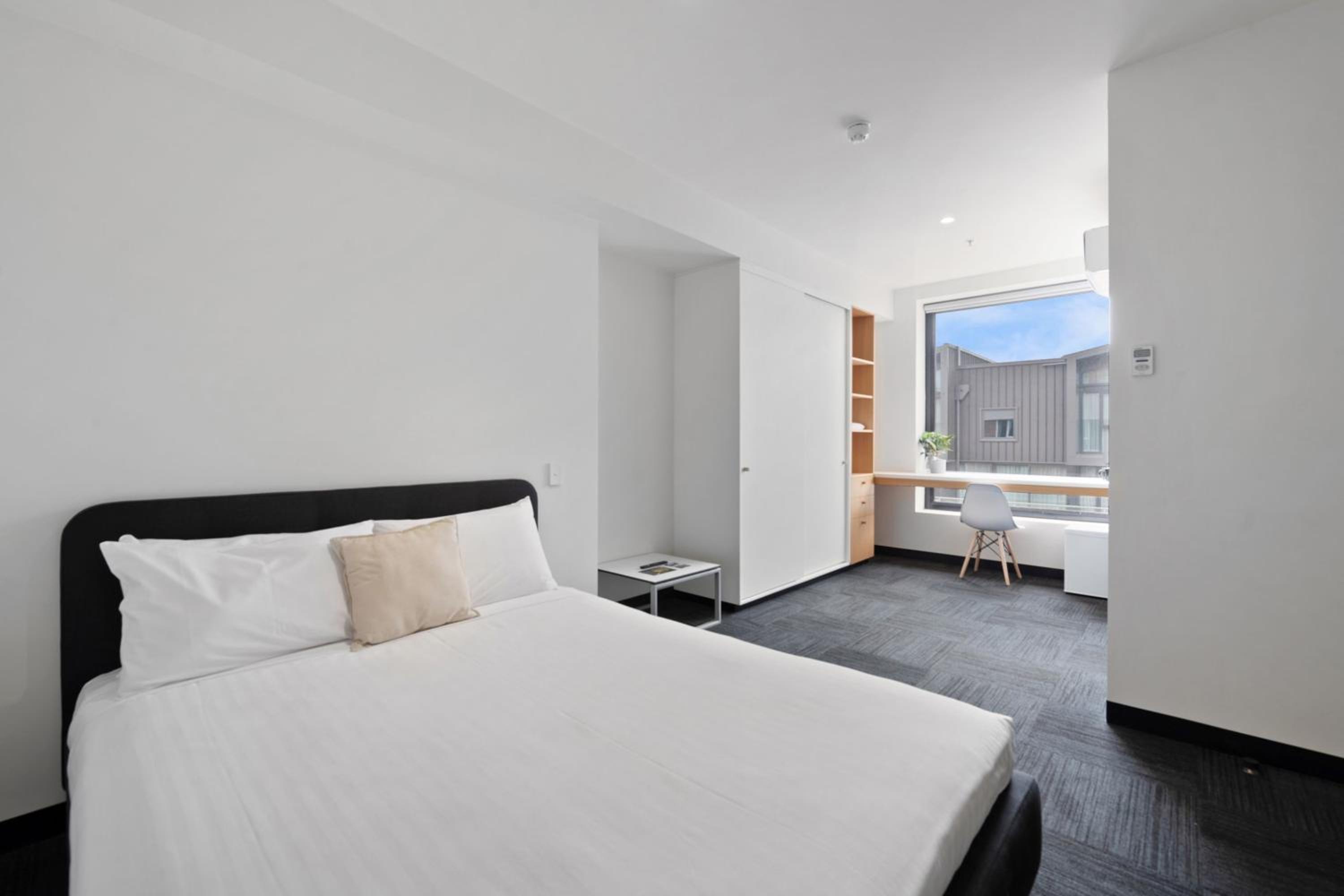 Queen Room - Disability Access - Photo 1