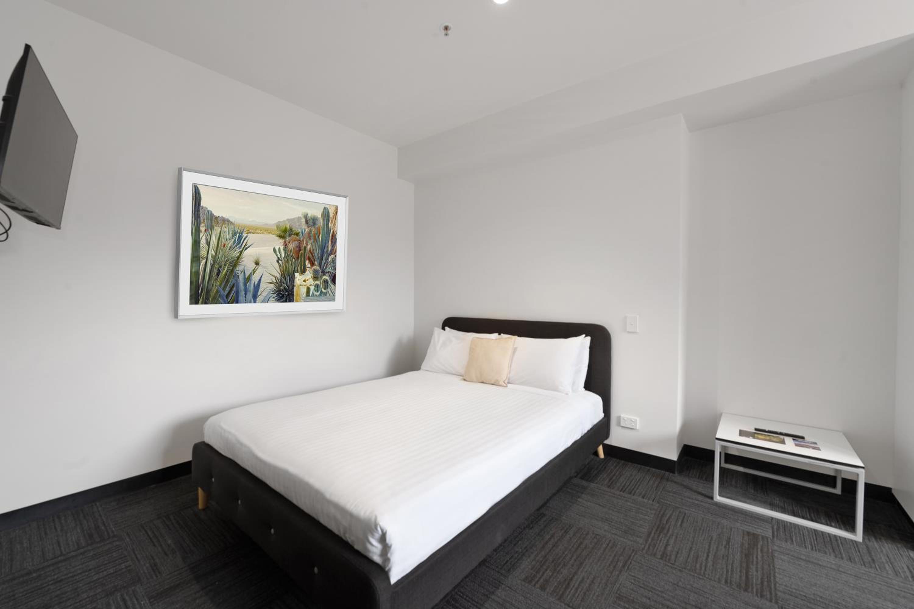 Queen Room - Disability Access - Photo 5