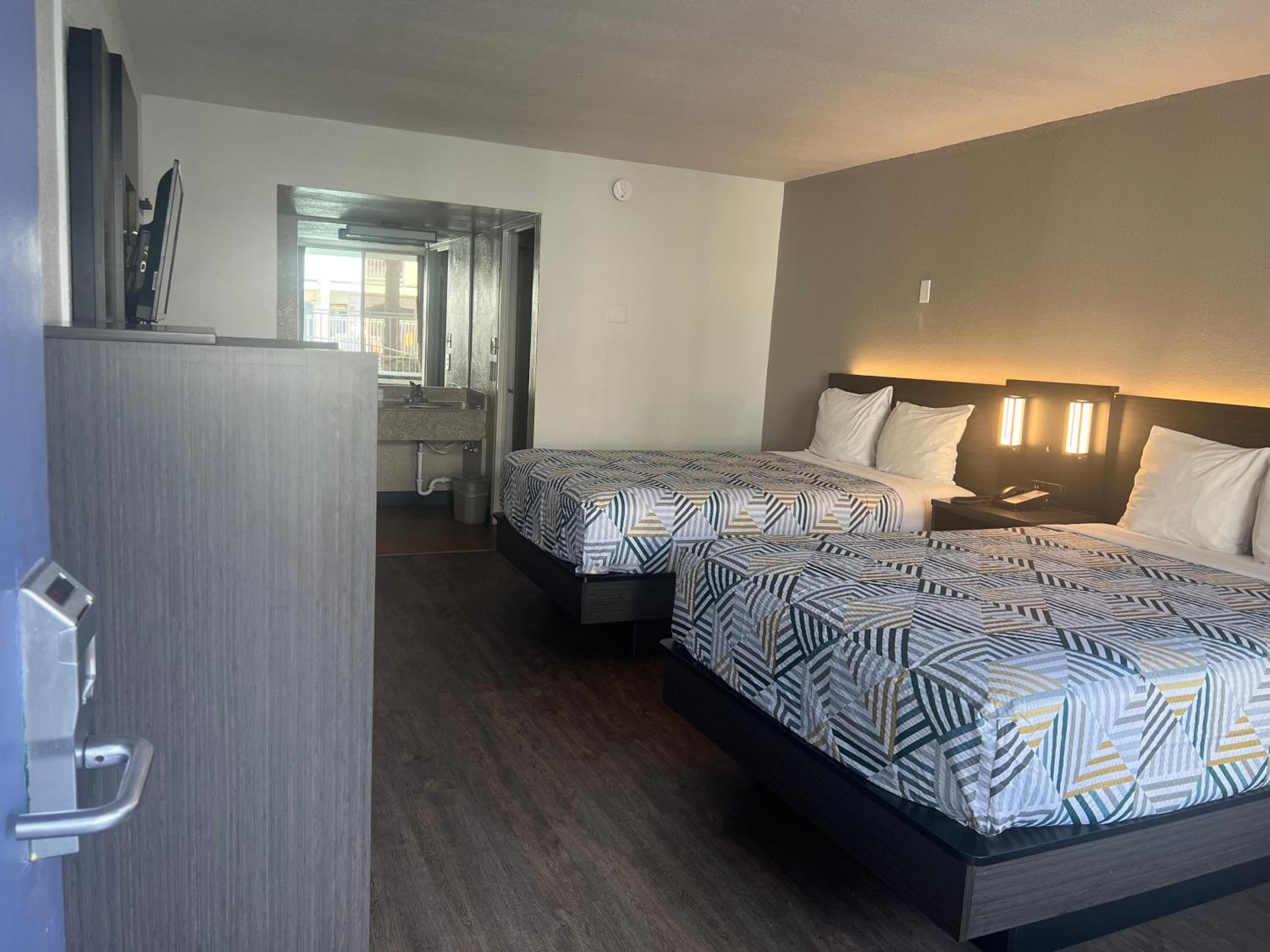 Deluxe Quadruple Room - Non-Smoking - Photo 15