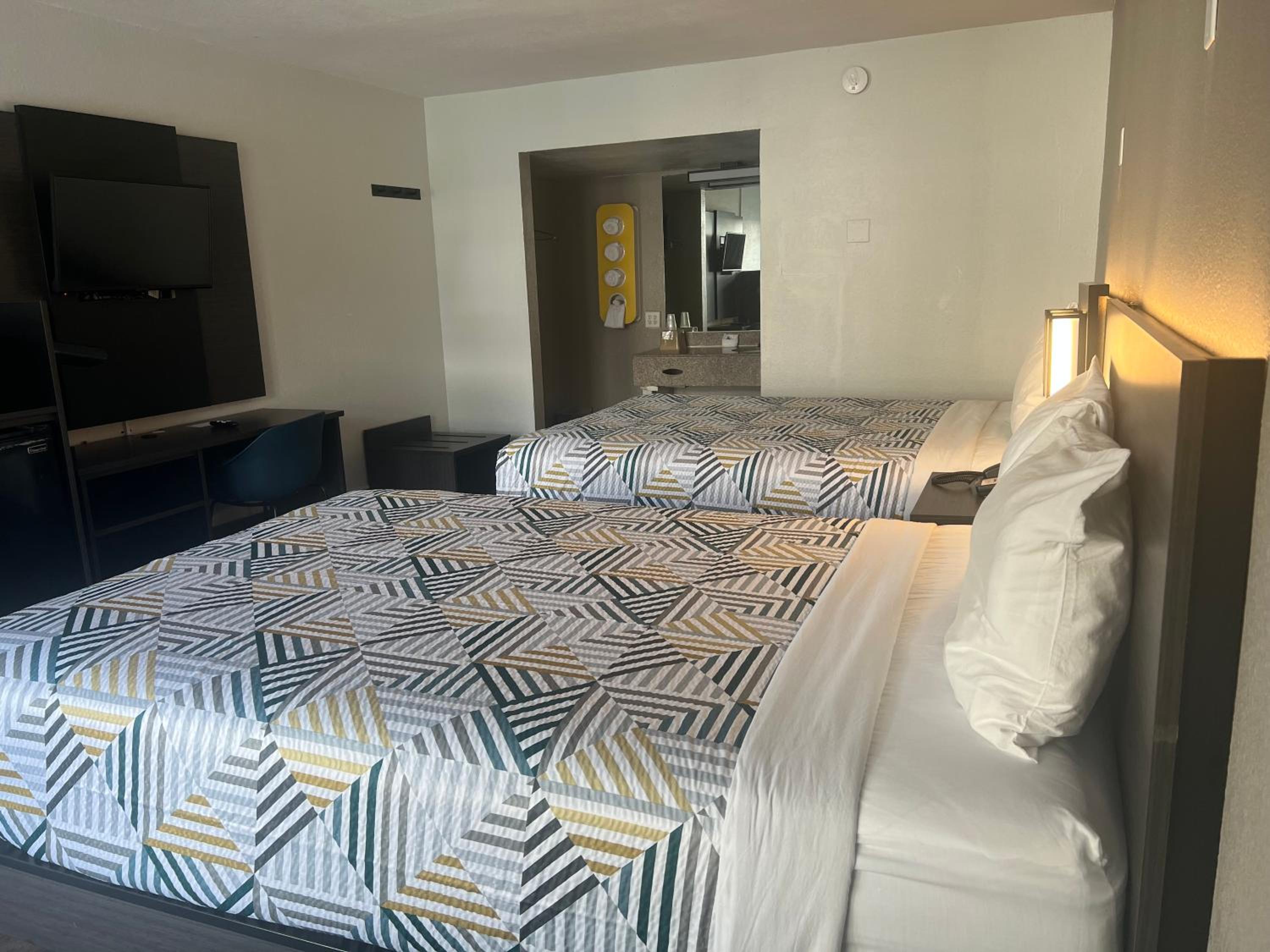 Deluxe Quadruple Room - Non-Smoking - Photo 14